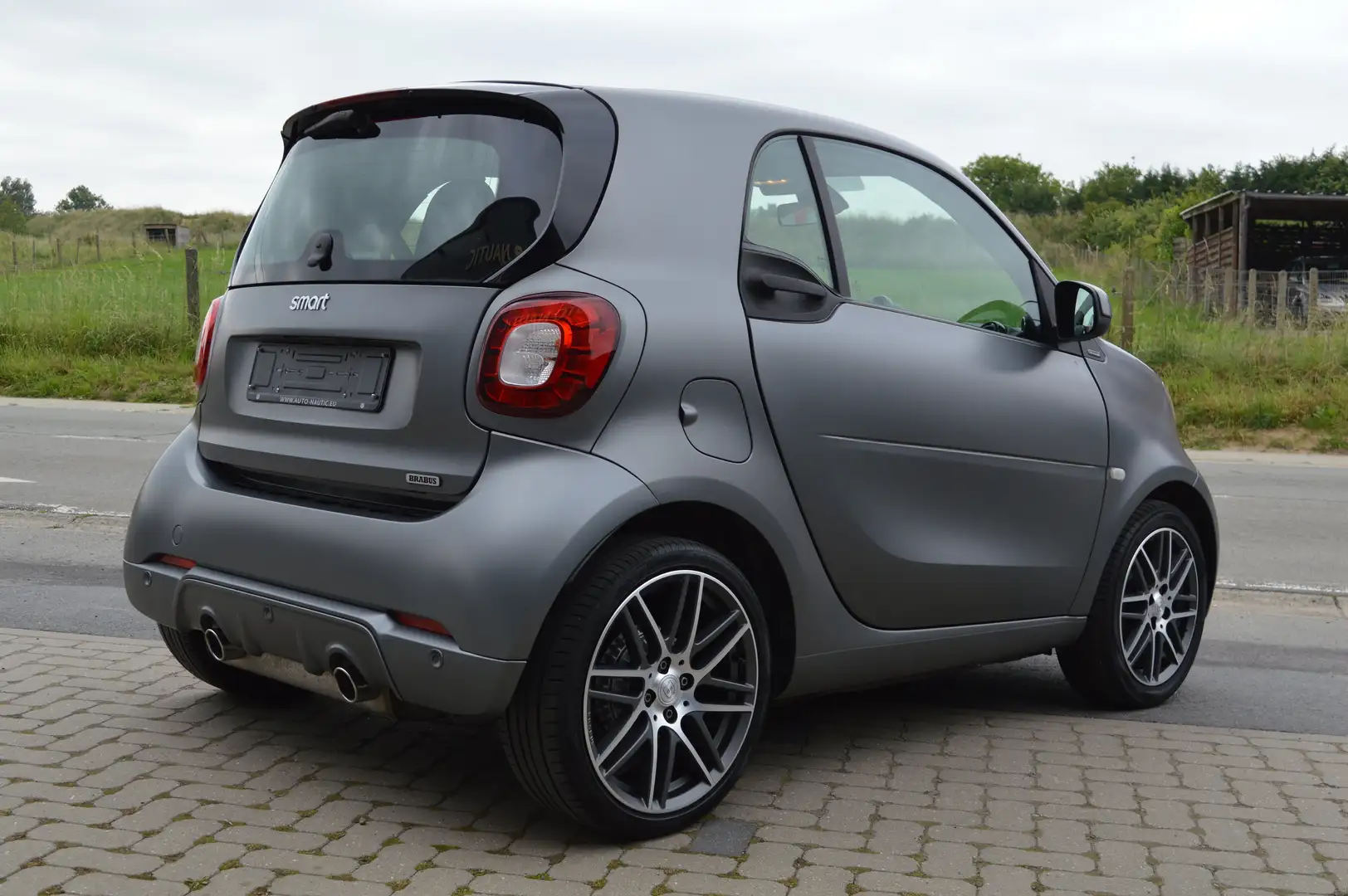 smart brabus Fortwo 109 ch Xclusive - 1 MAIN - 20.000 km Grau - 2