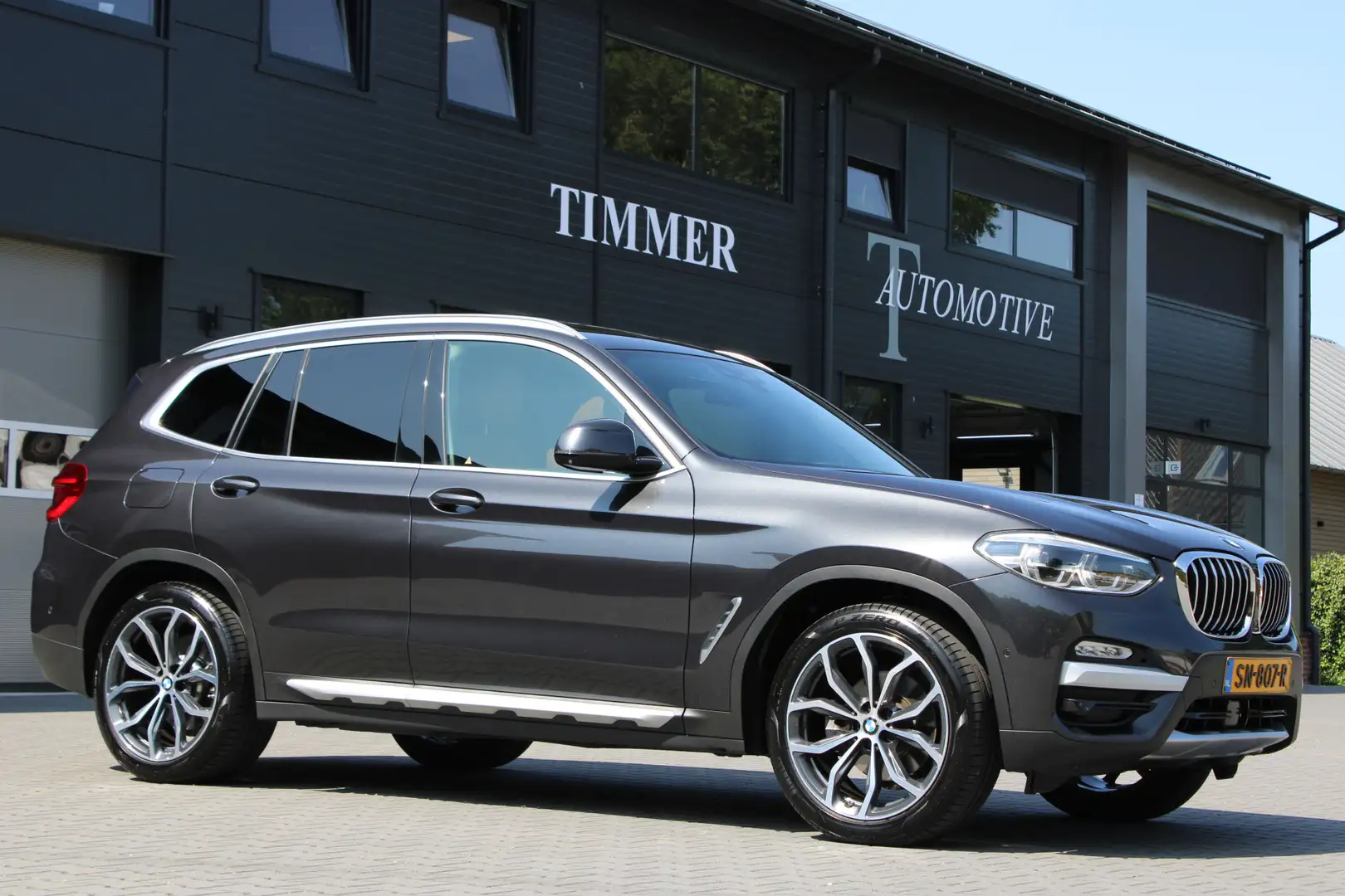 BMW X3 xDrive20i Launch Edition High Executive eerste eig Grijs - 2