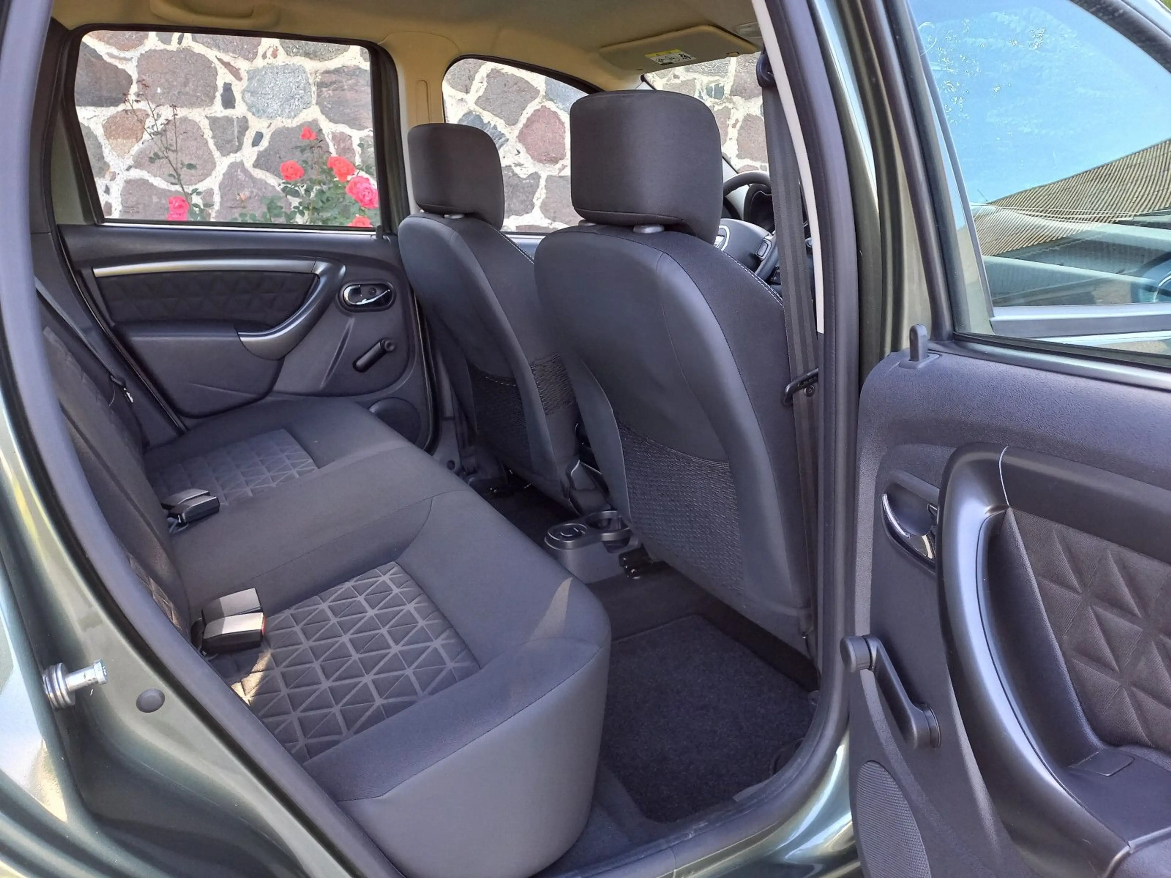 Dacia Duster I Laureate 4x2- Klima- 1 Hand — photo 10