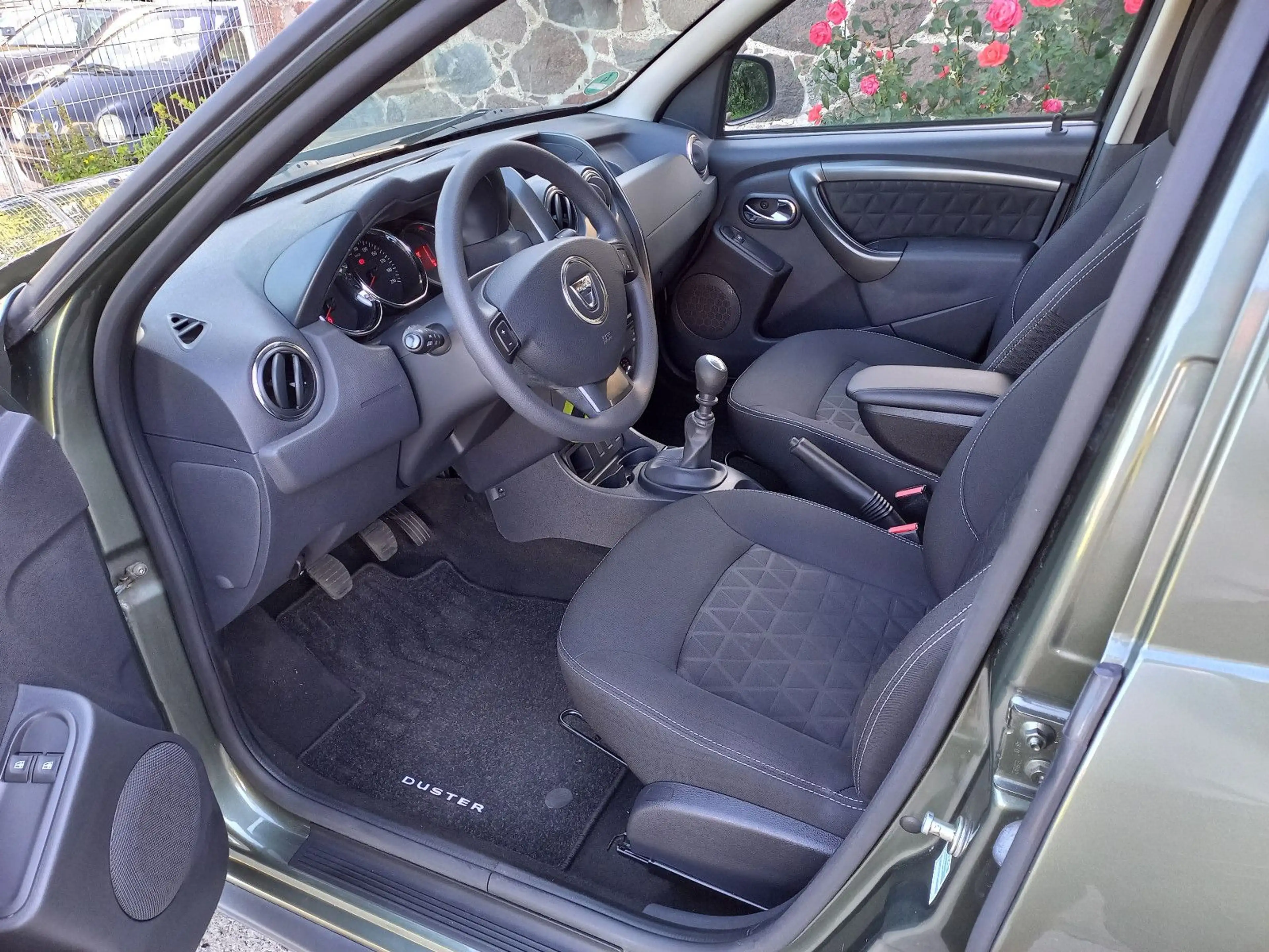 Dacia Duster I Laureate 4x2- Klima- 1 Hand — photo 7
