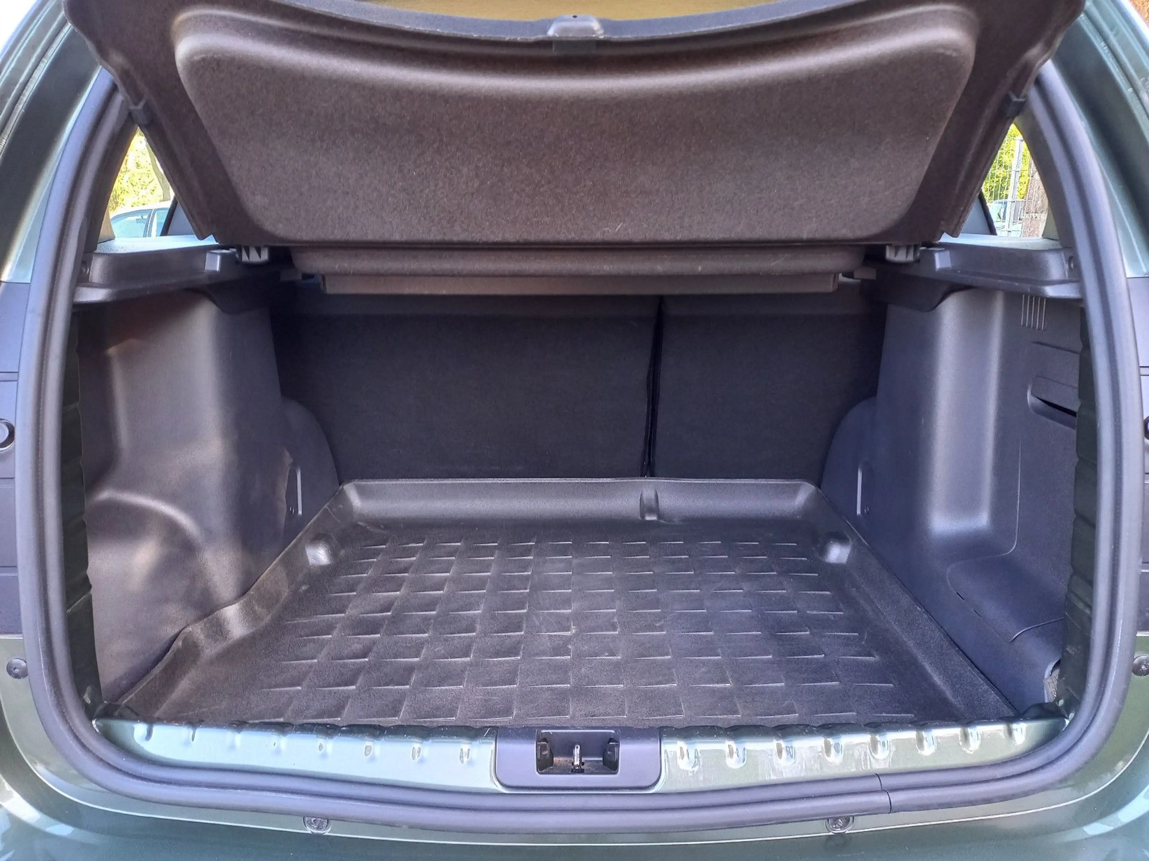 Dacia Duster I Laureate 4x2- Klima- 1 Hand — photo 13