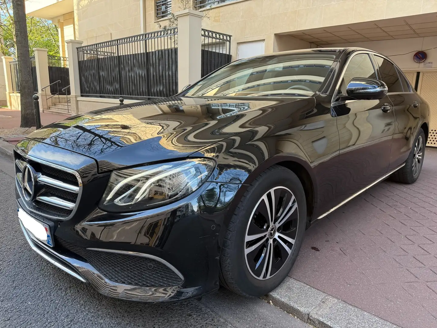 Mercedes-Benz E 220 13250ht E200 D 150CH EXECUTIVE 9G Noir - 2
