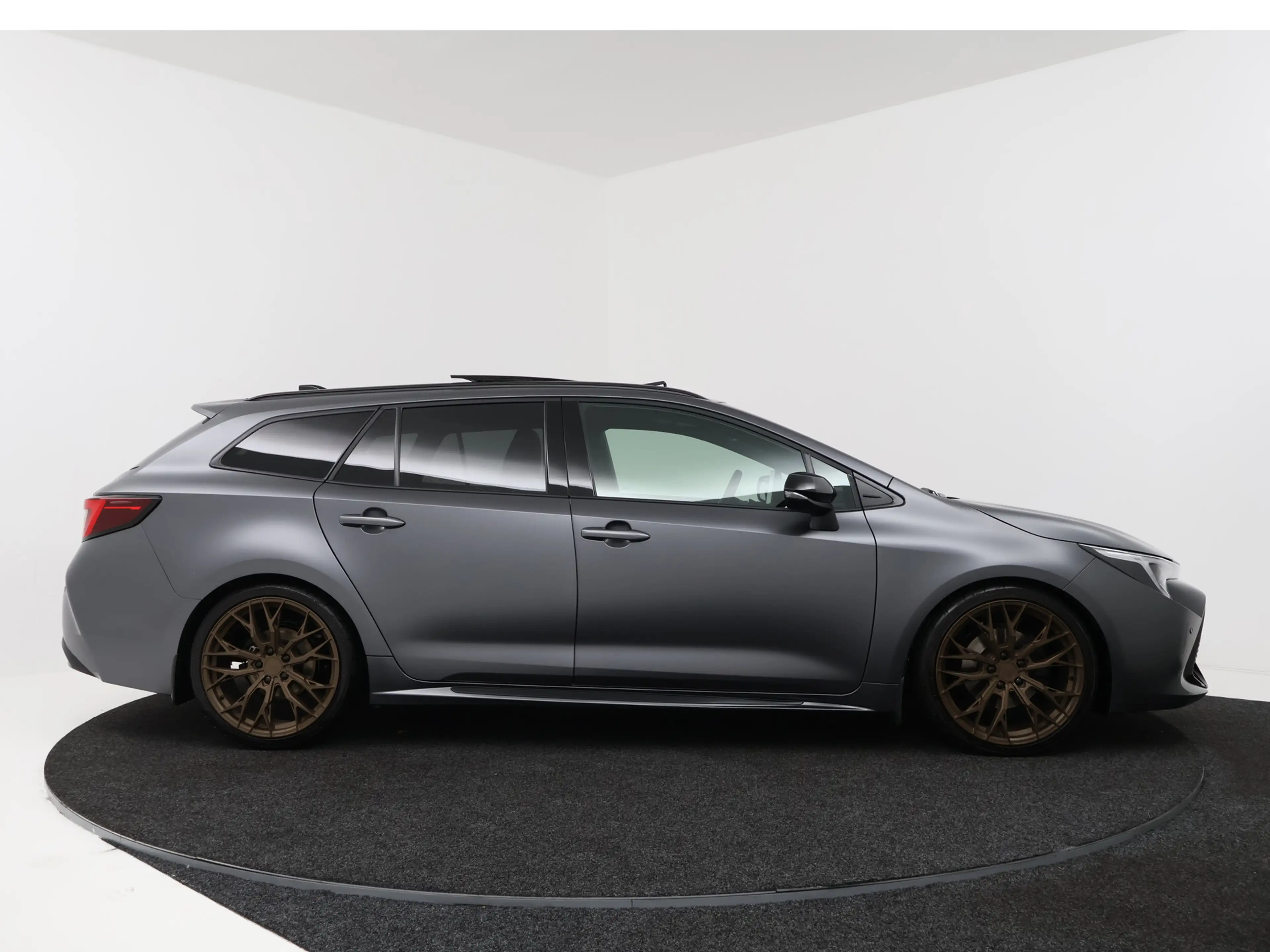 Toyota Corolla Touring Sports Hybrid 180 GR Sport Kage Limited Ed — photo 12