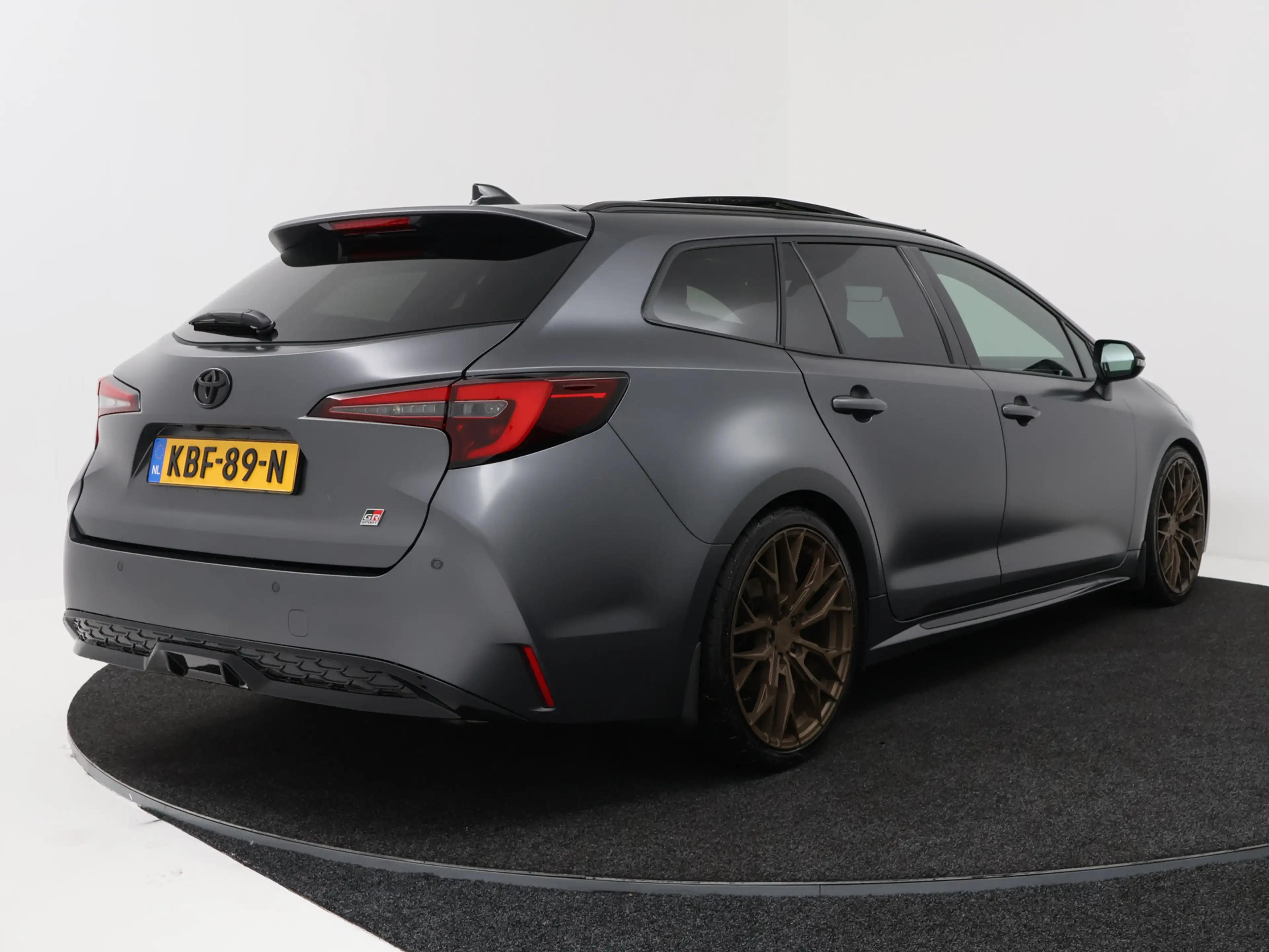 Toyota Corolla Touring Sports Hybrid 180 GR Sport Kage Limited Ed — photo 2