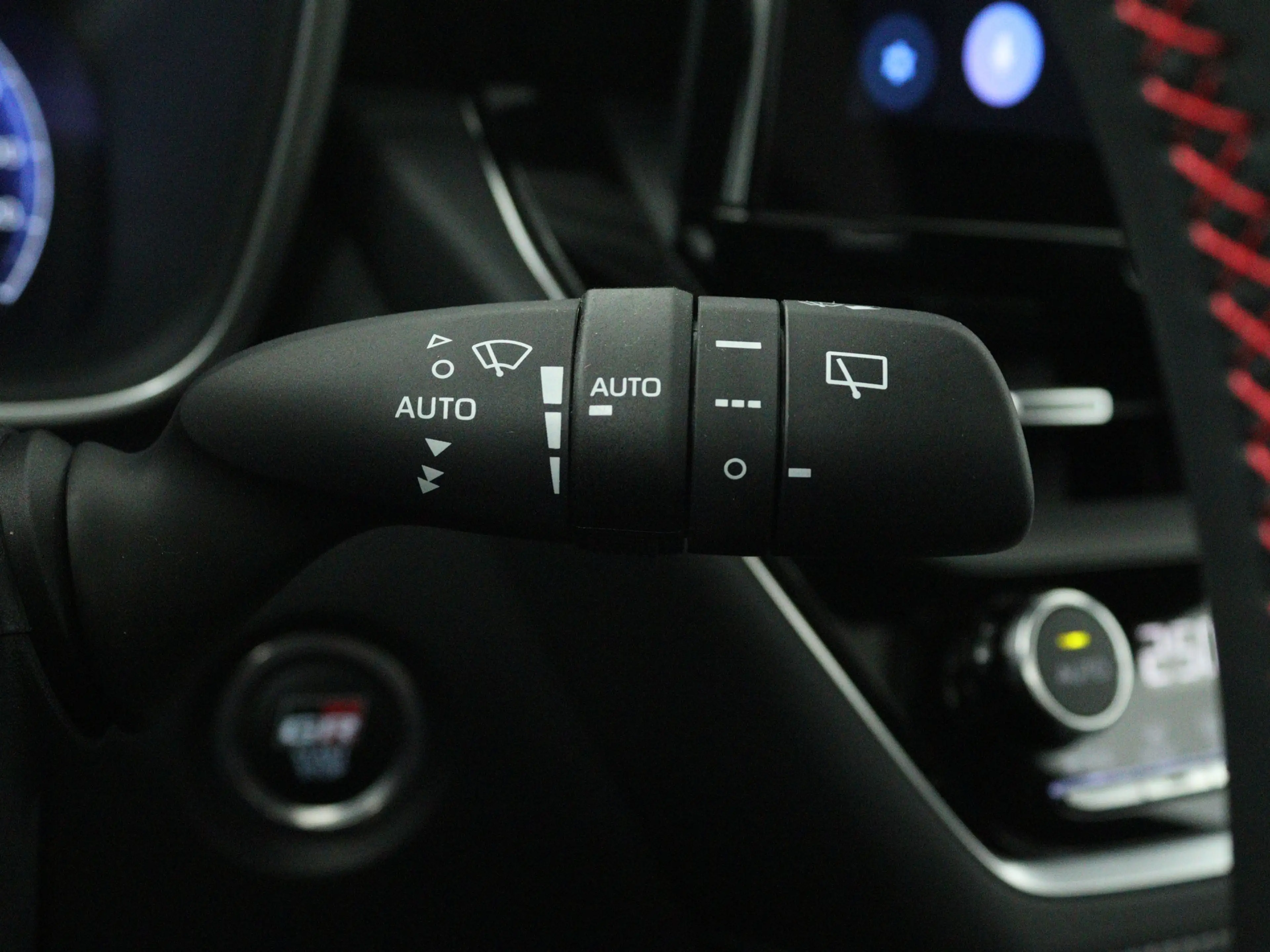 Toyota Corolla Touring Sports Hybrid 180 GR Sport Kage Limited Ed — photo 8