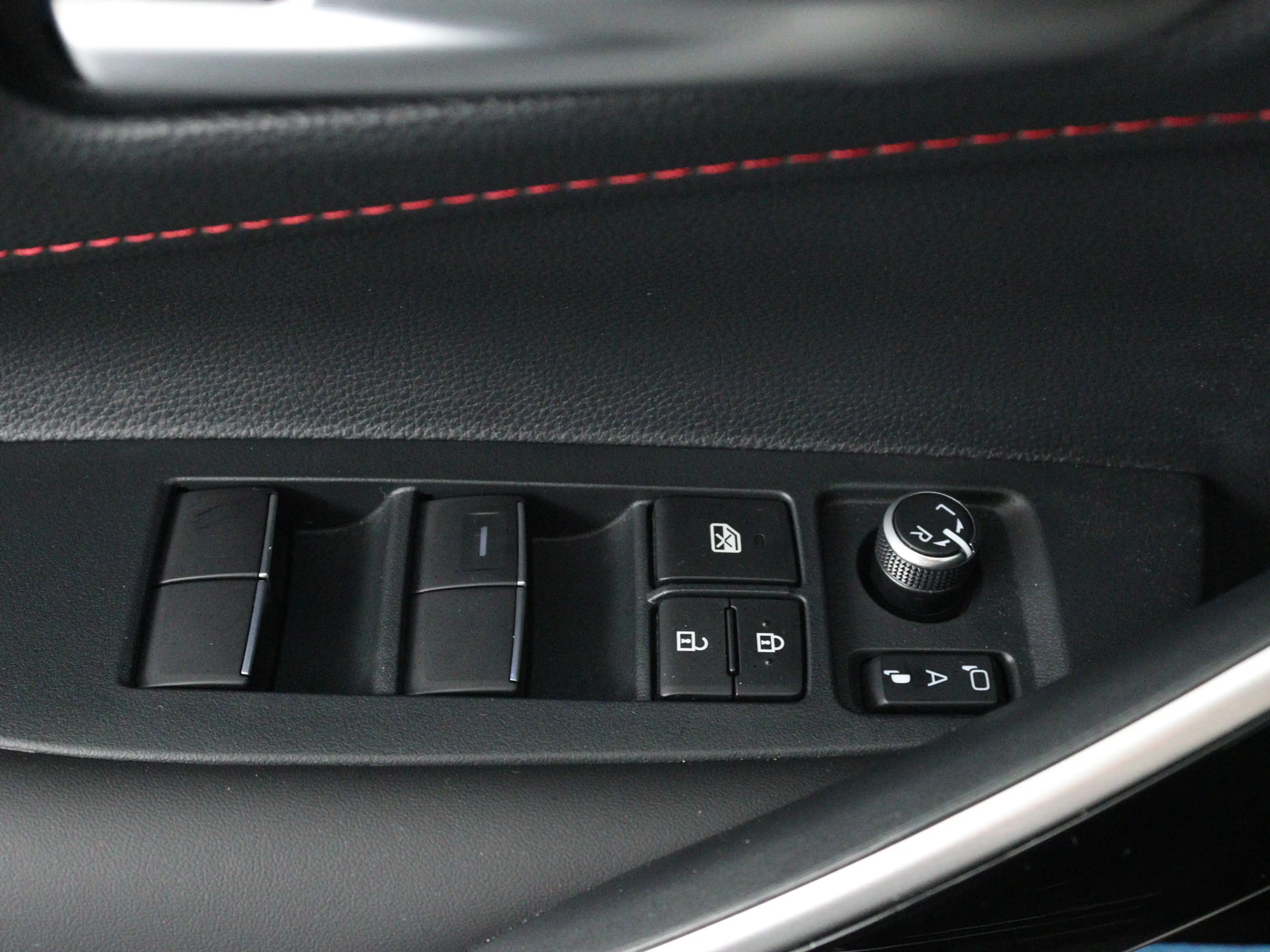 Toyota Corolla Touring Sports Hybrid 180 GR Sport Kage Limited Ed — photo 4
