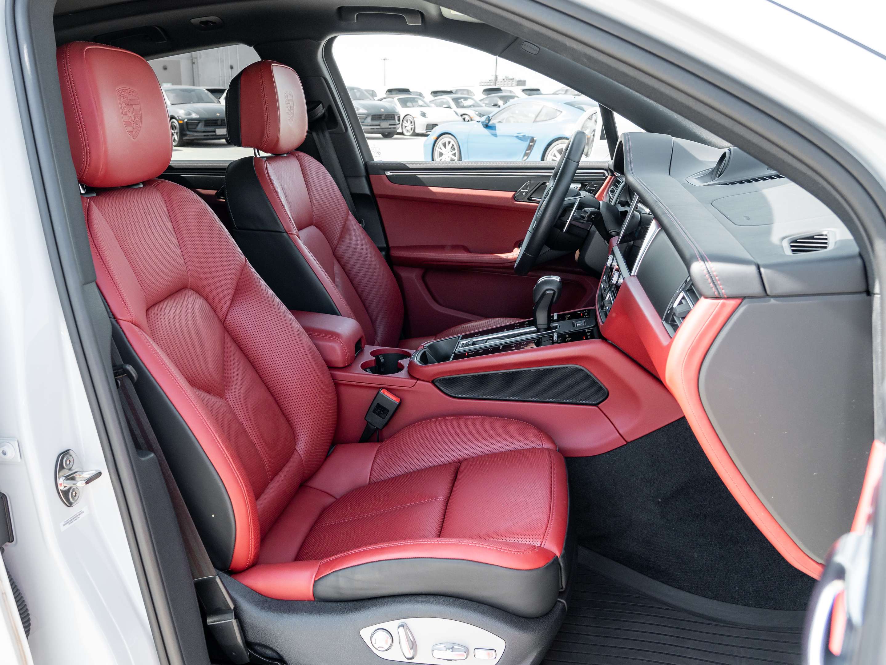2024 Porsche Macan | 2 Year Extended Warranty Included alt 5