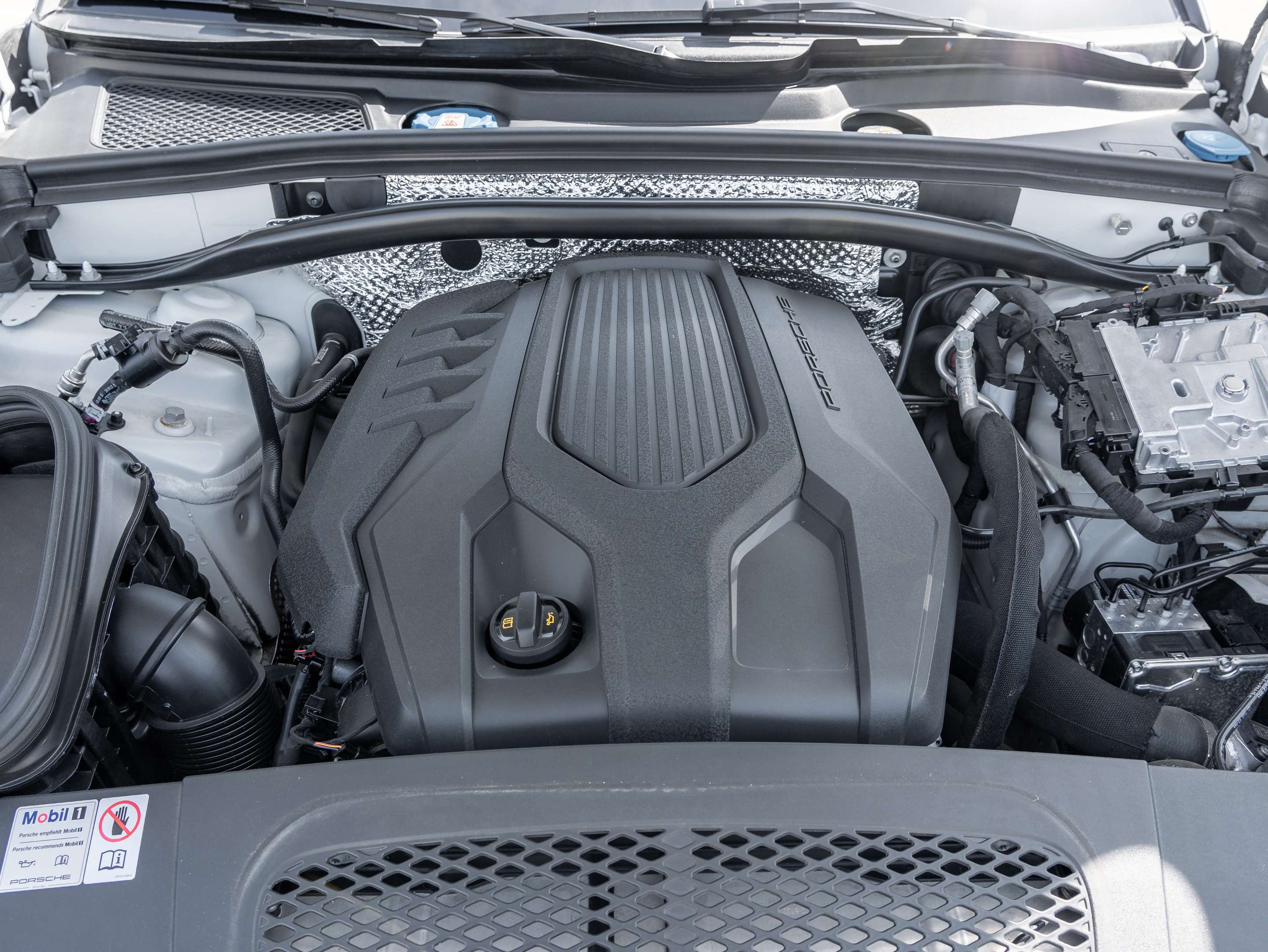 2024 Porsche Macan | 2 Year Extended Warranty Included thumb 35
