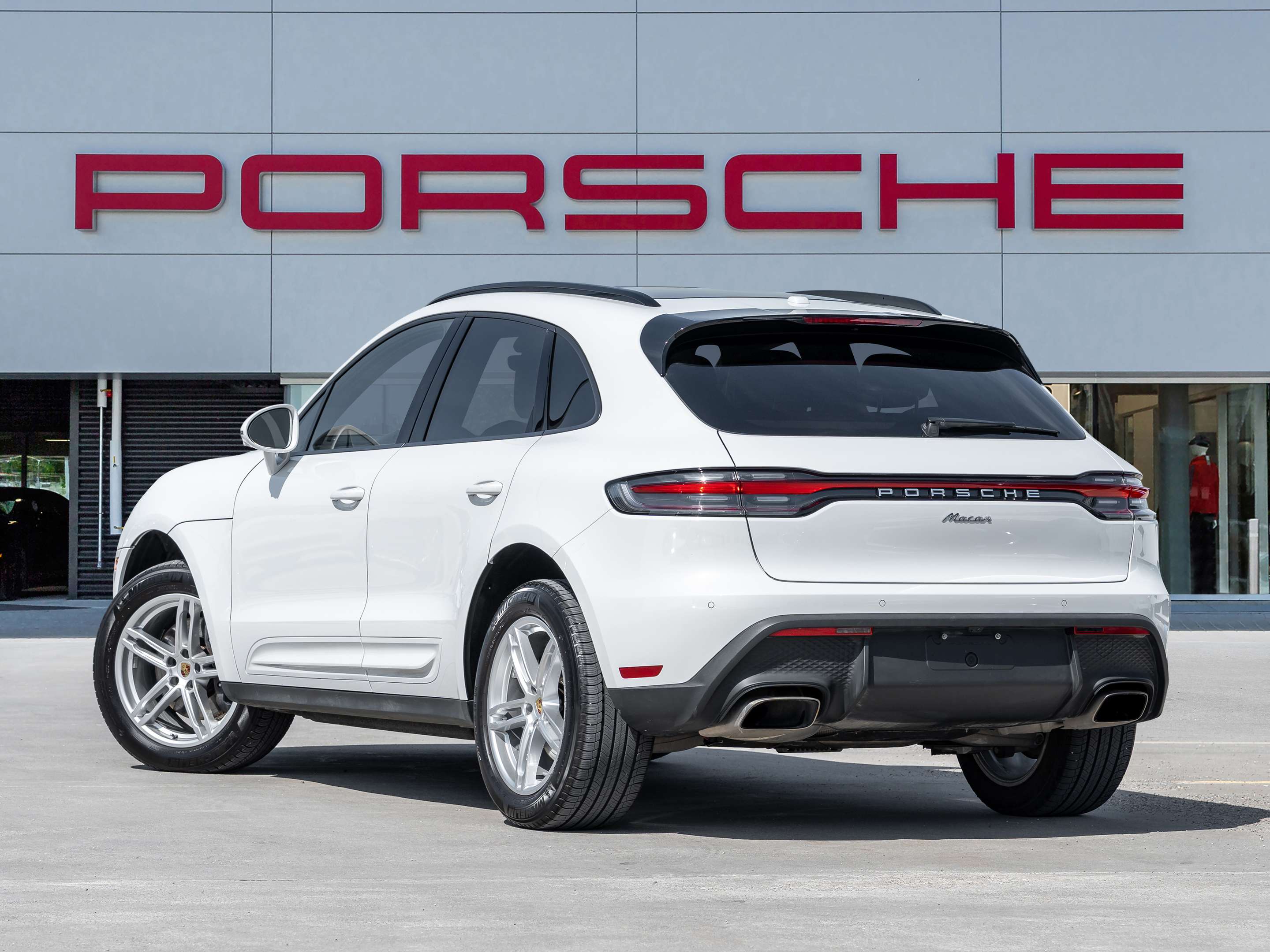 2024 Porsche Macan | 2 Year Extended Warranty Included alt 3