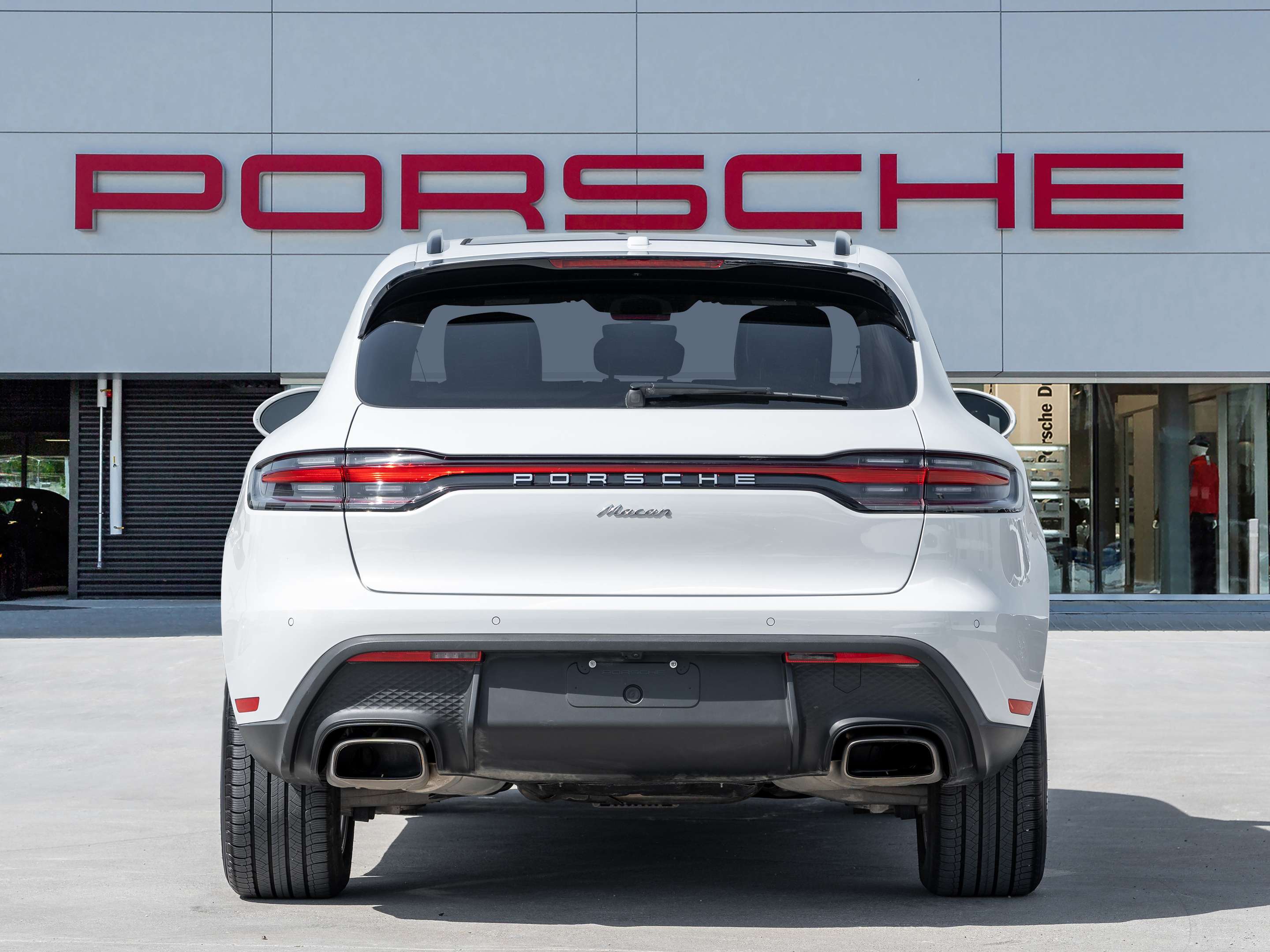 2024 Porsche Macan | 2 Year Extended Warranty Included thumb 9