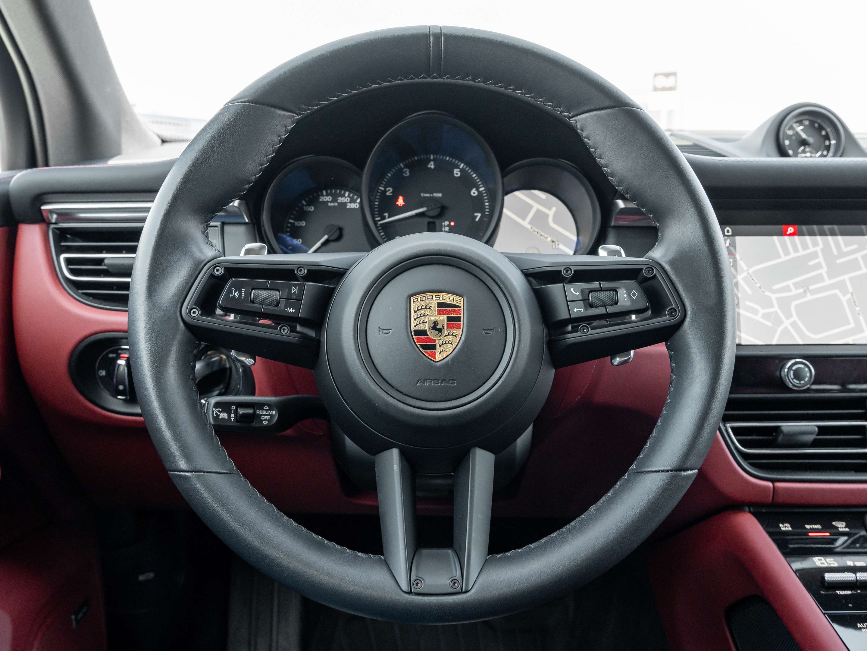 2024 Porsche Macan | 2 Year Extended Warranty Included thumb 14