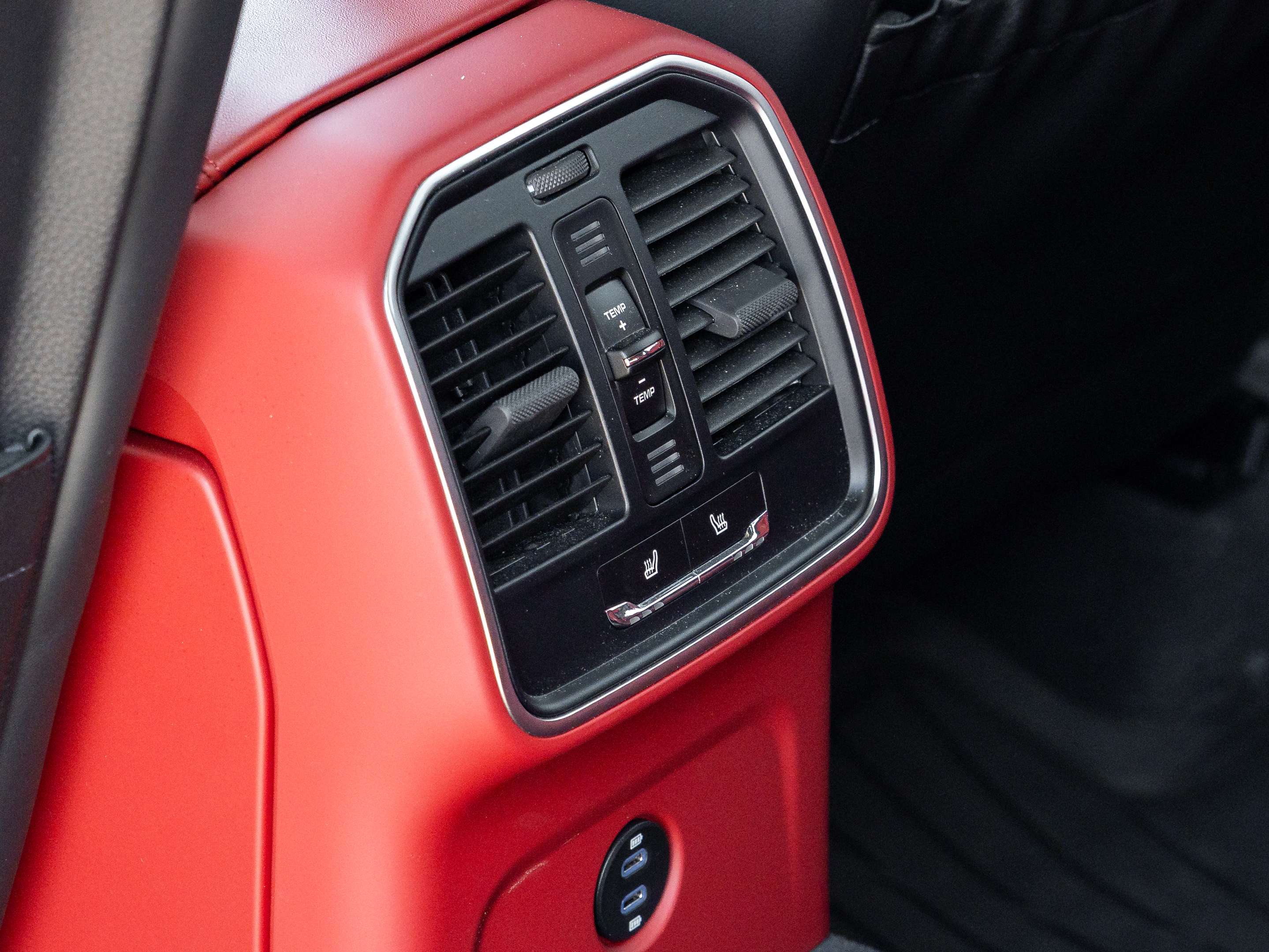 2024 Porsche Macan | 2 Year Extended Warranty Included thumb 31