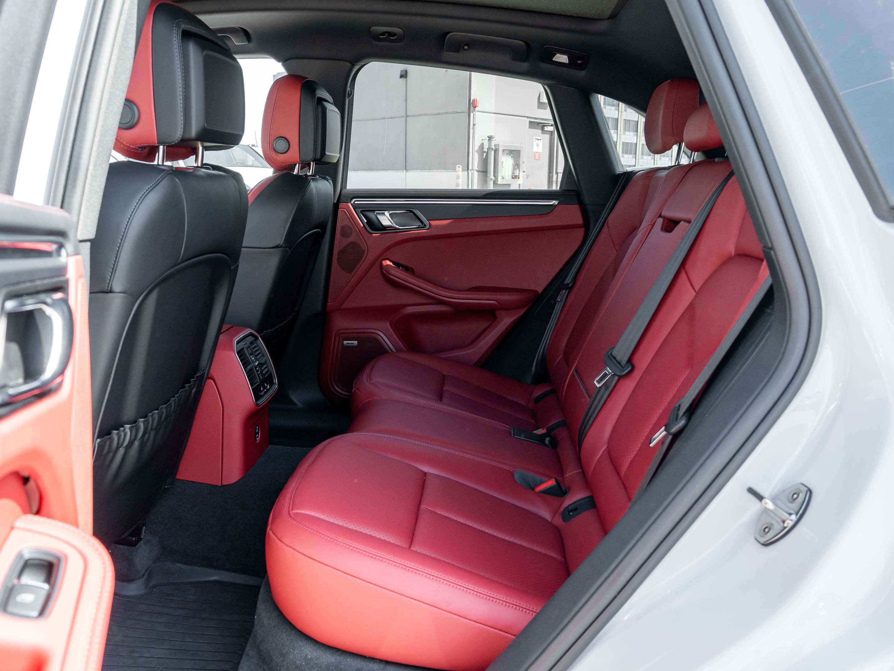 2024 Porsche Macan | 2 Year Extended Warranty Included thumb 30