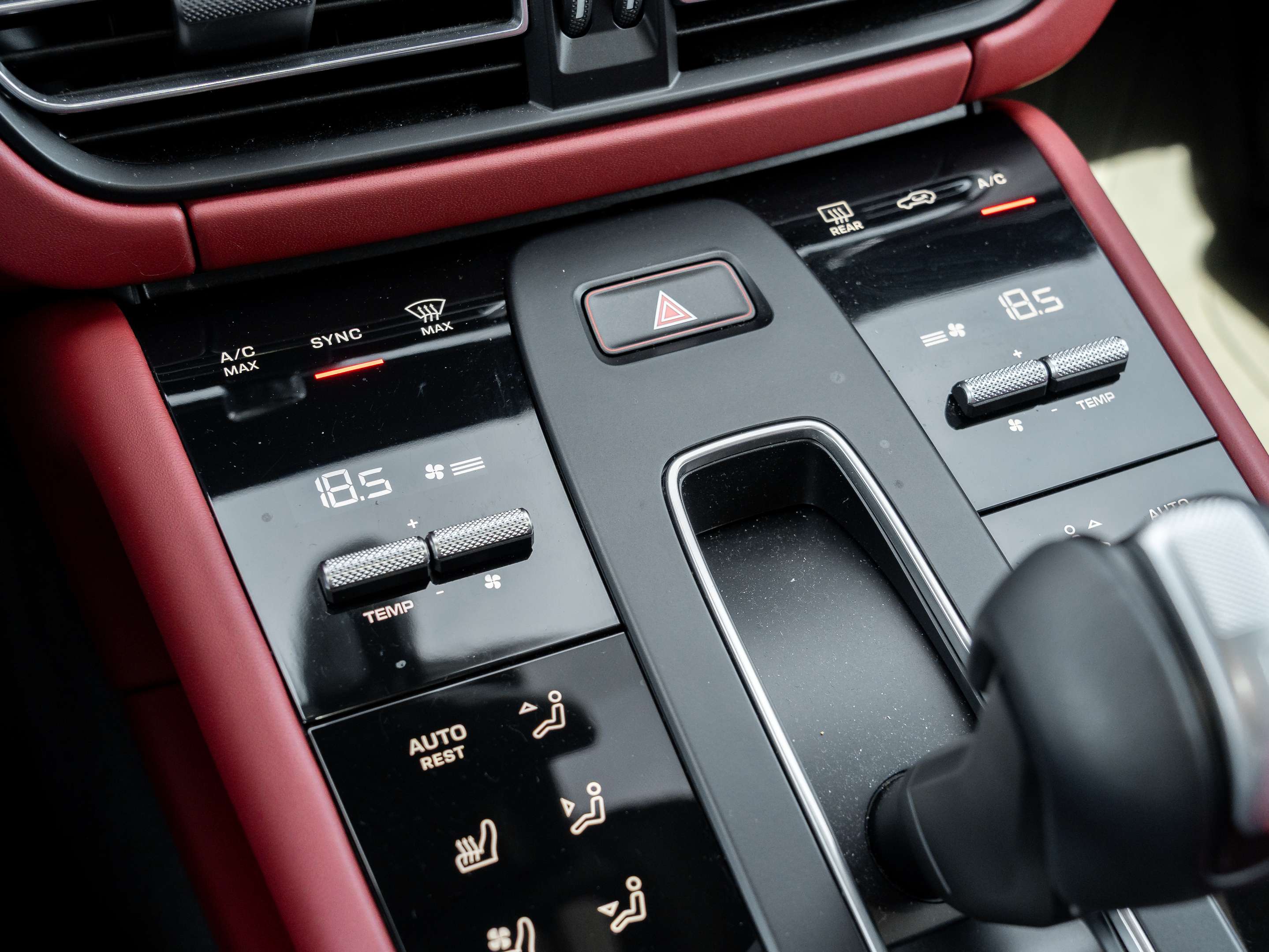 2024 Porsche Macan | 2 Year Extended Warranty Included thumb 26