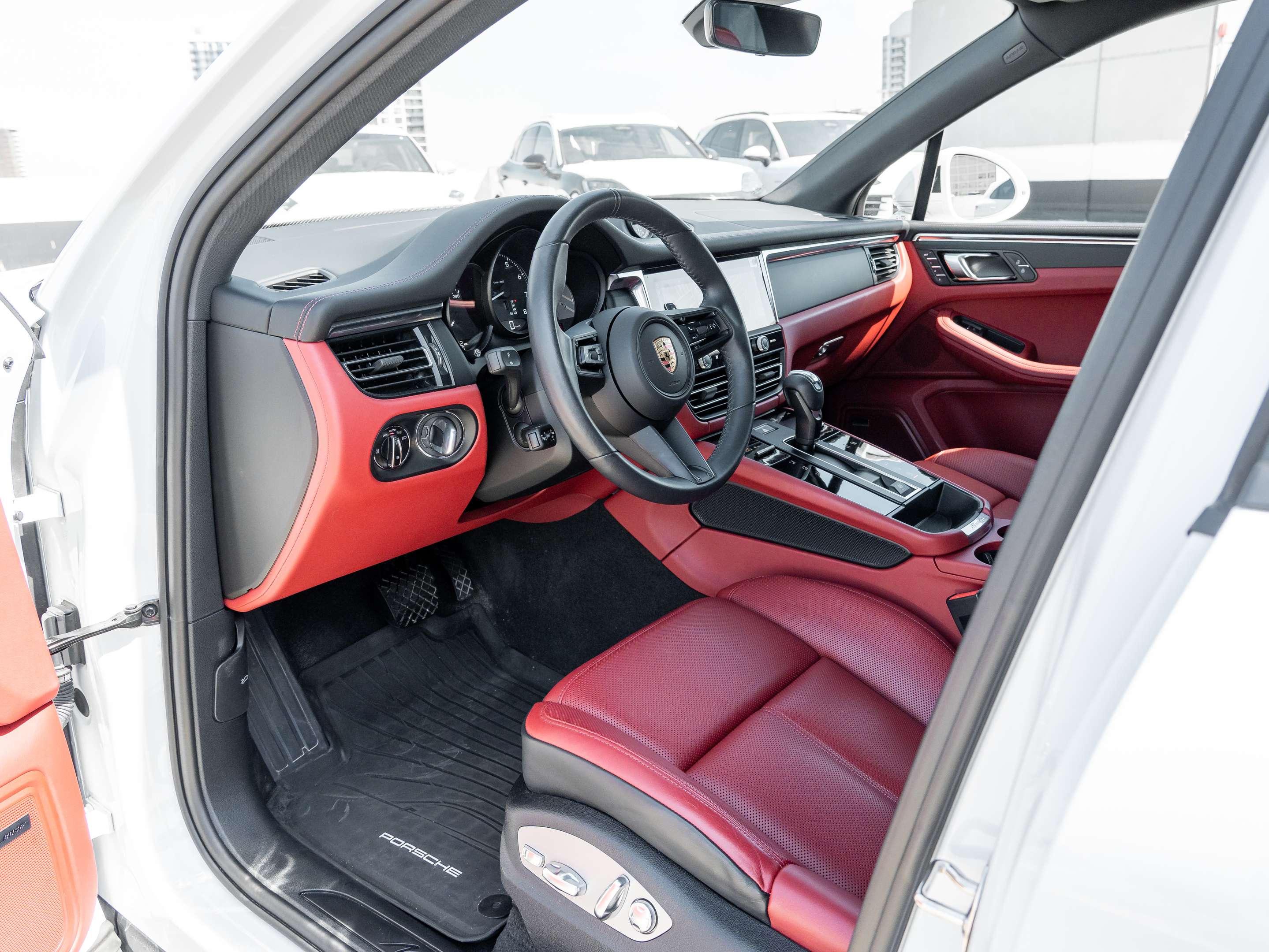 2024 Porsche Macan | 2 Year Extended Warranty Included alt 4