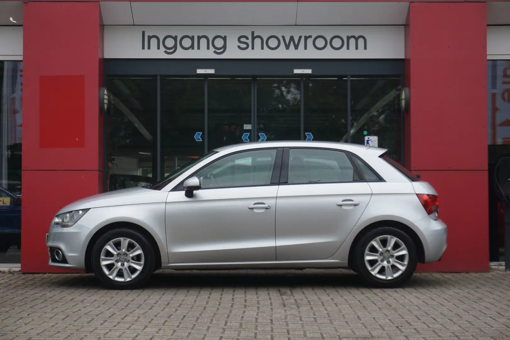 Audi A1 Sportback 1.2 TFSI Attraction Pro Line | Cruise Co Grijs - 2