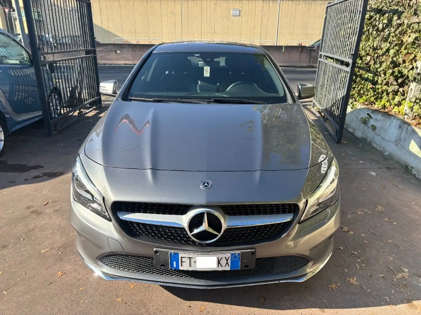 Mercedes-Benz CLA 200 CLA 200 Automatic premium Gris - 2