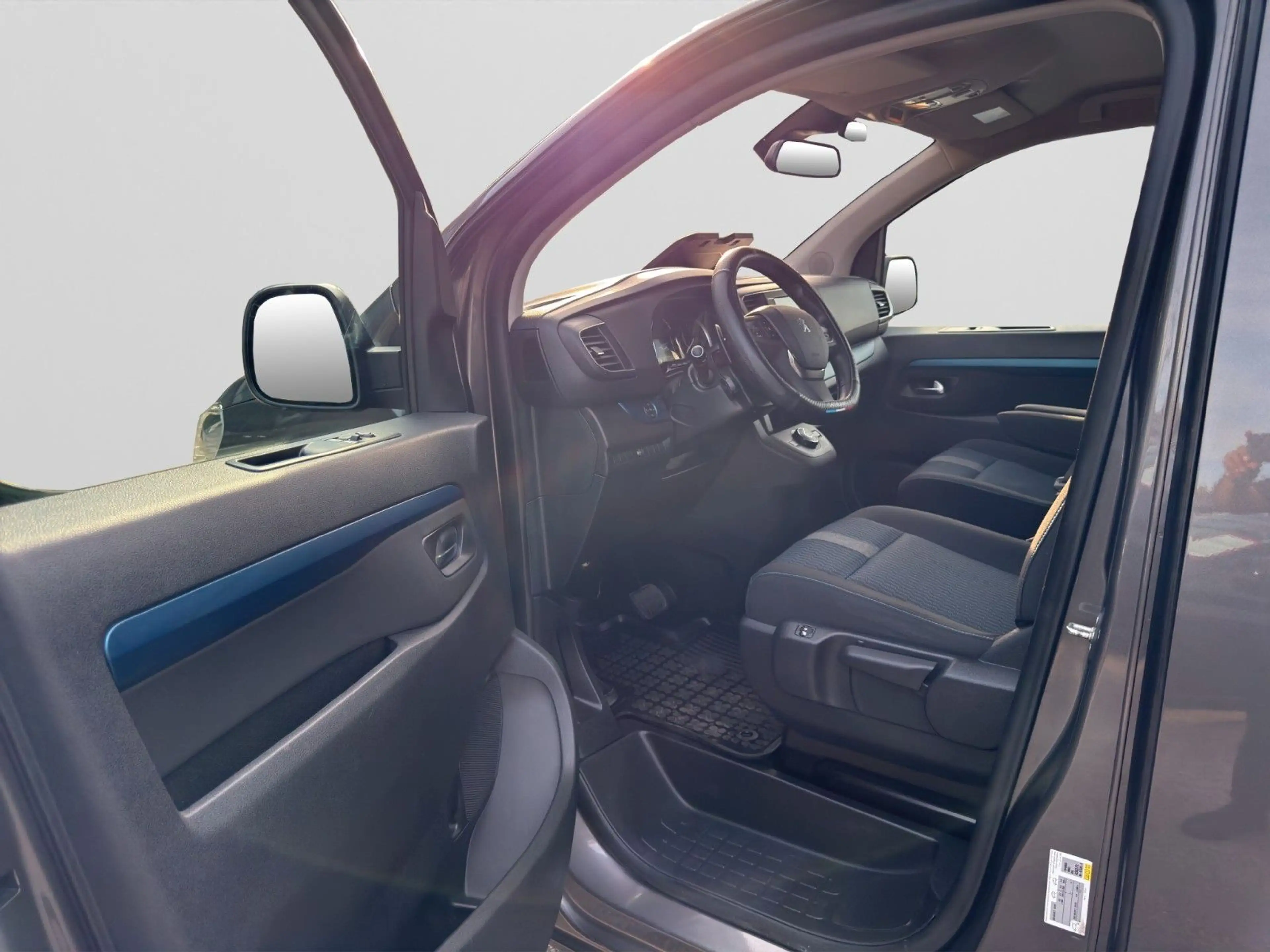 Peugeot Traveller Active L3/8-Sitzer/Automatik/Kamera — photo 9