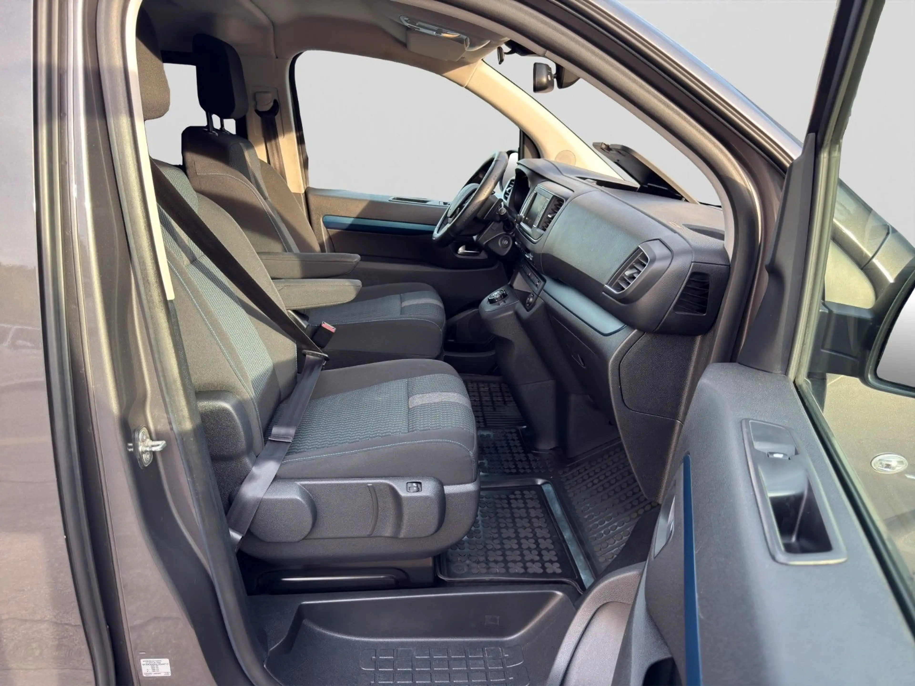 Peugeot Traveller Active L3/8-Sitzer/Automatik/Kamera — photo 16