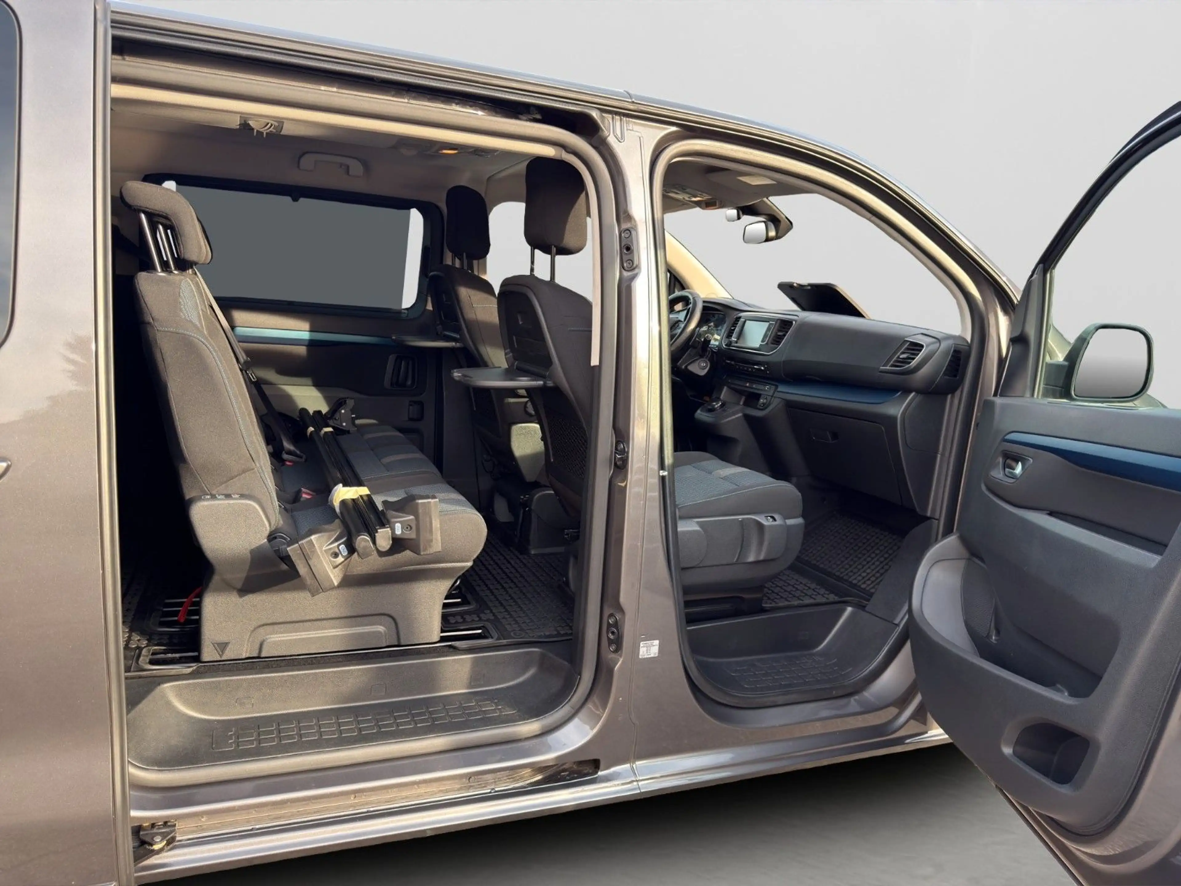 Peugeot Traveller Active L3/8-Sitzer/Automatik/Kamera — photo 18