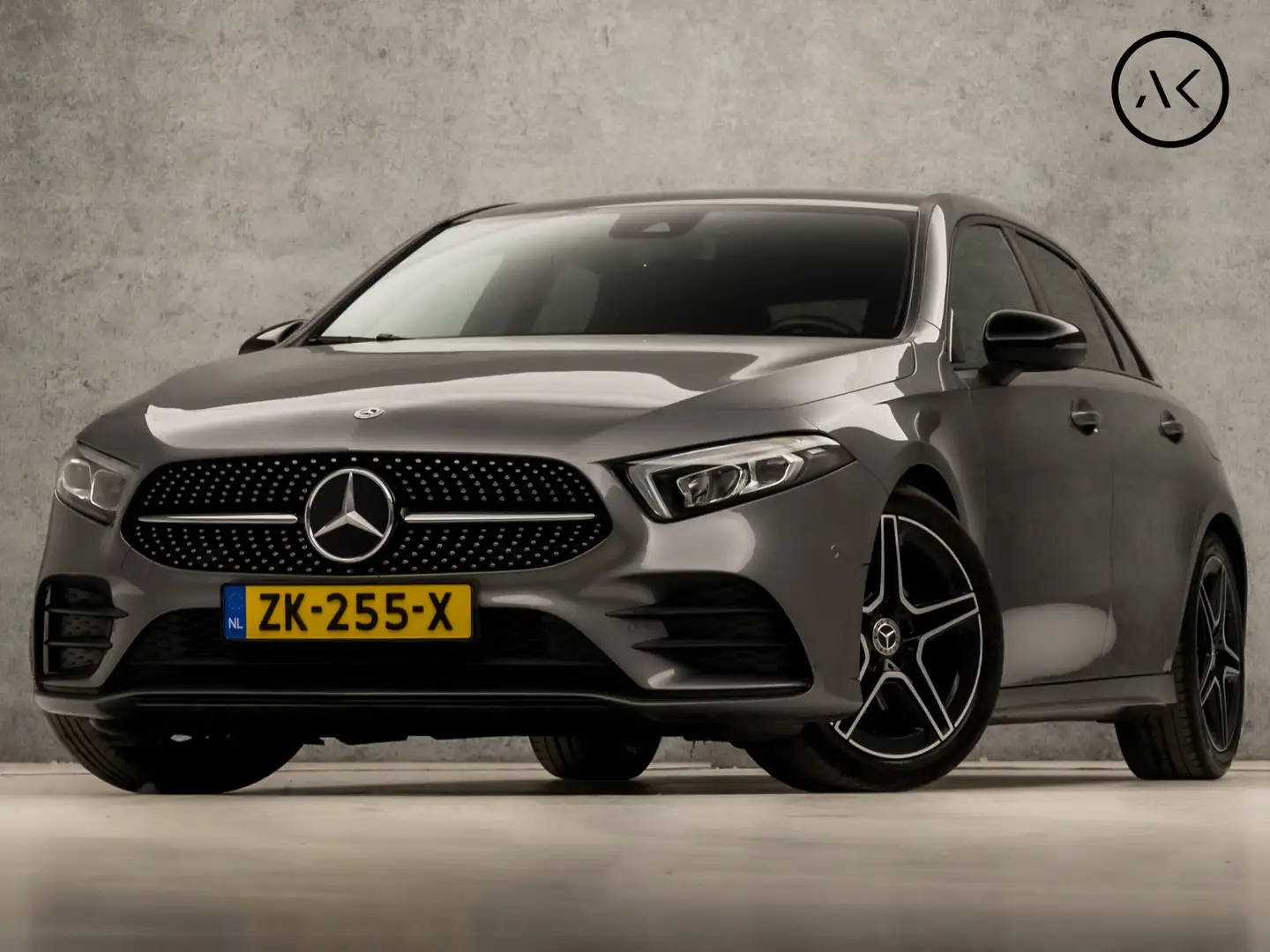 Mercedes-Benz A 180 AMG Sport Night Upgrade Automaat (APPLE CARPLAY, G Grijs - 1