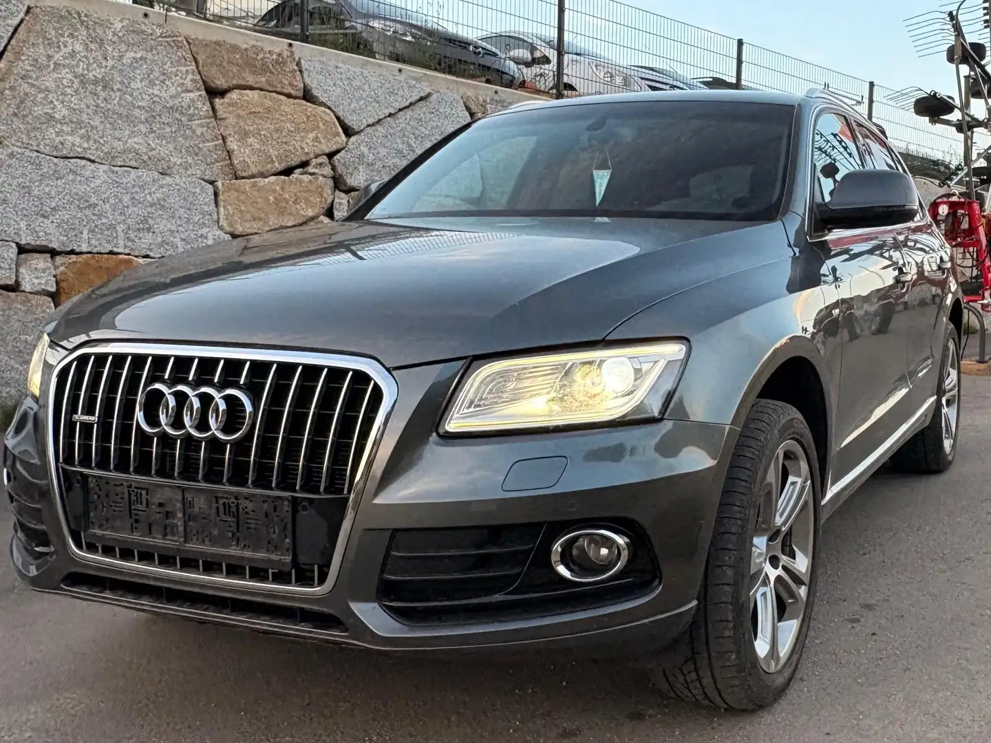 Audi Q5 Q5 2,0 TDI quattro DPF S-tronic 3x6.490,- Grau - 1