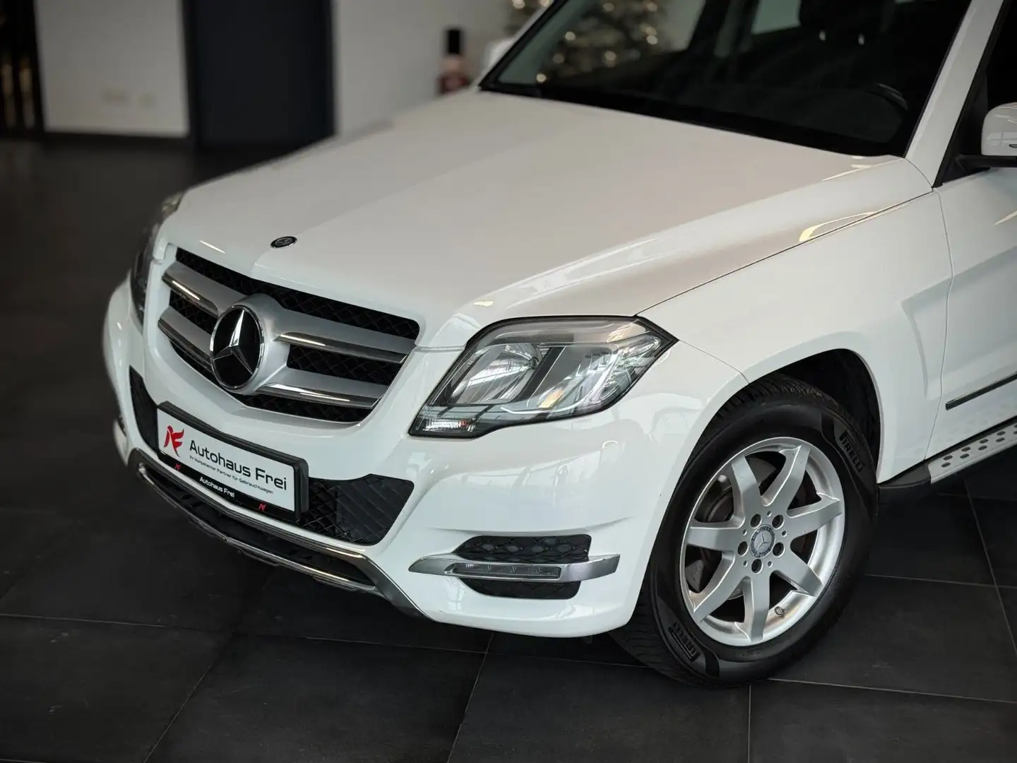 Mercedes-Benz GLK 250 *1.Hand*Panorama*Holz Wurzelnuss* Weiß - 2