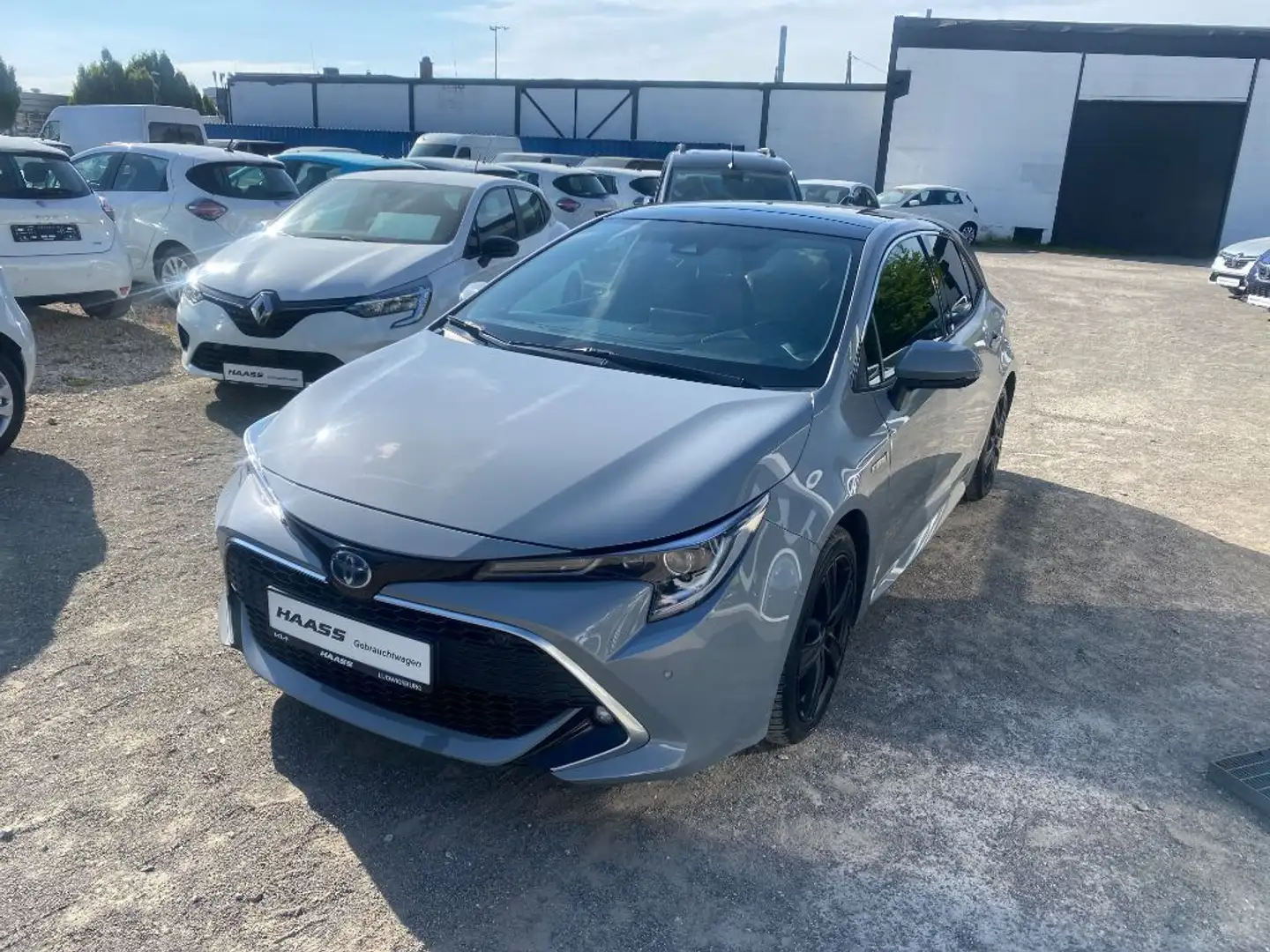 Toyota Corolla 2.0 Hybrid Lounge Grijs - 1