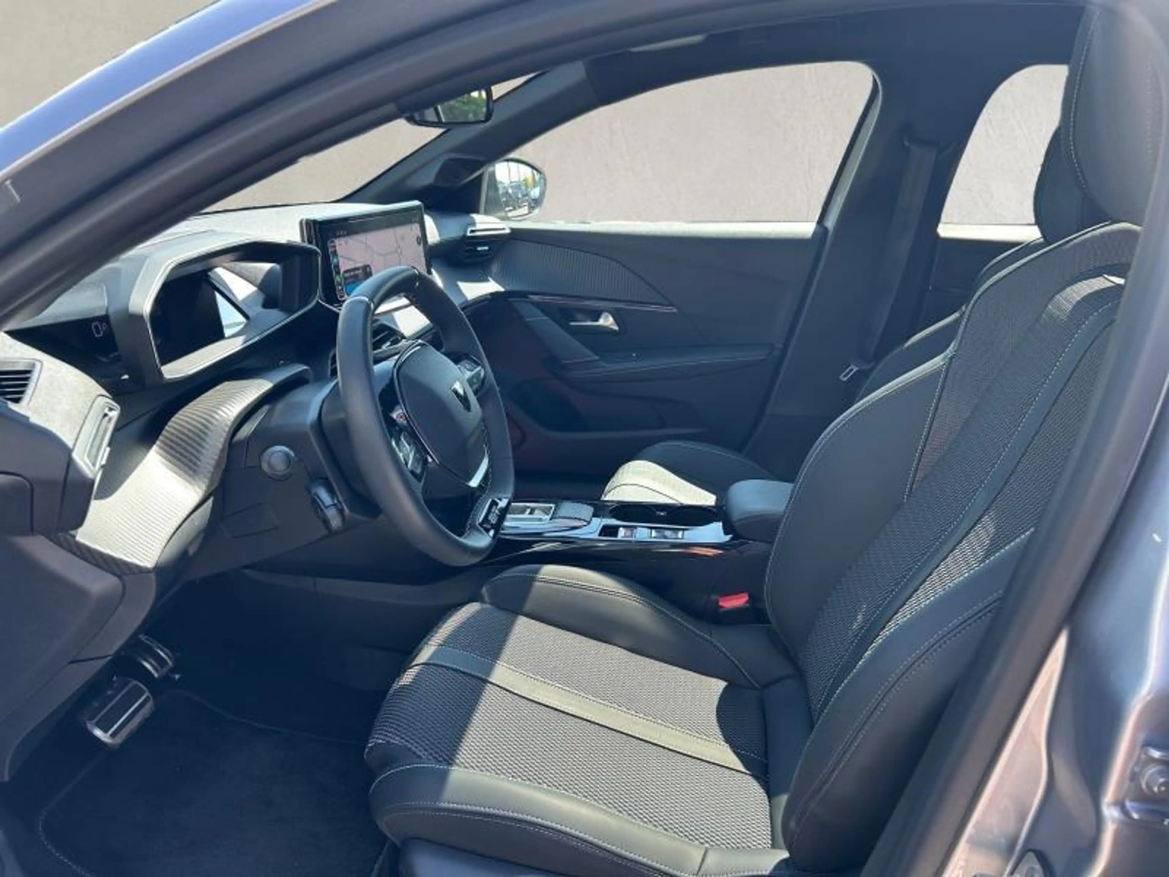 Peugeot 208 II & e- GT Line — photo 9