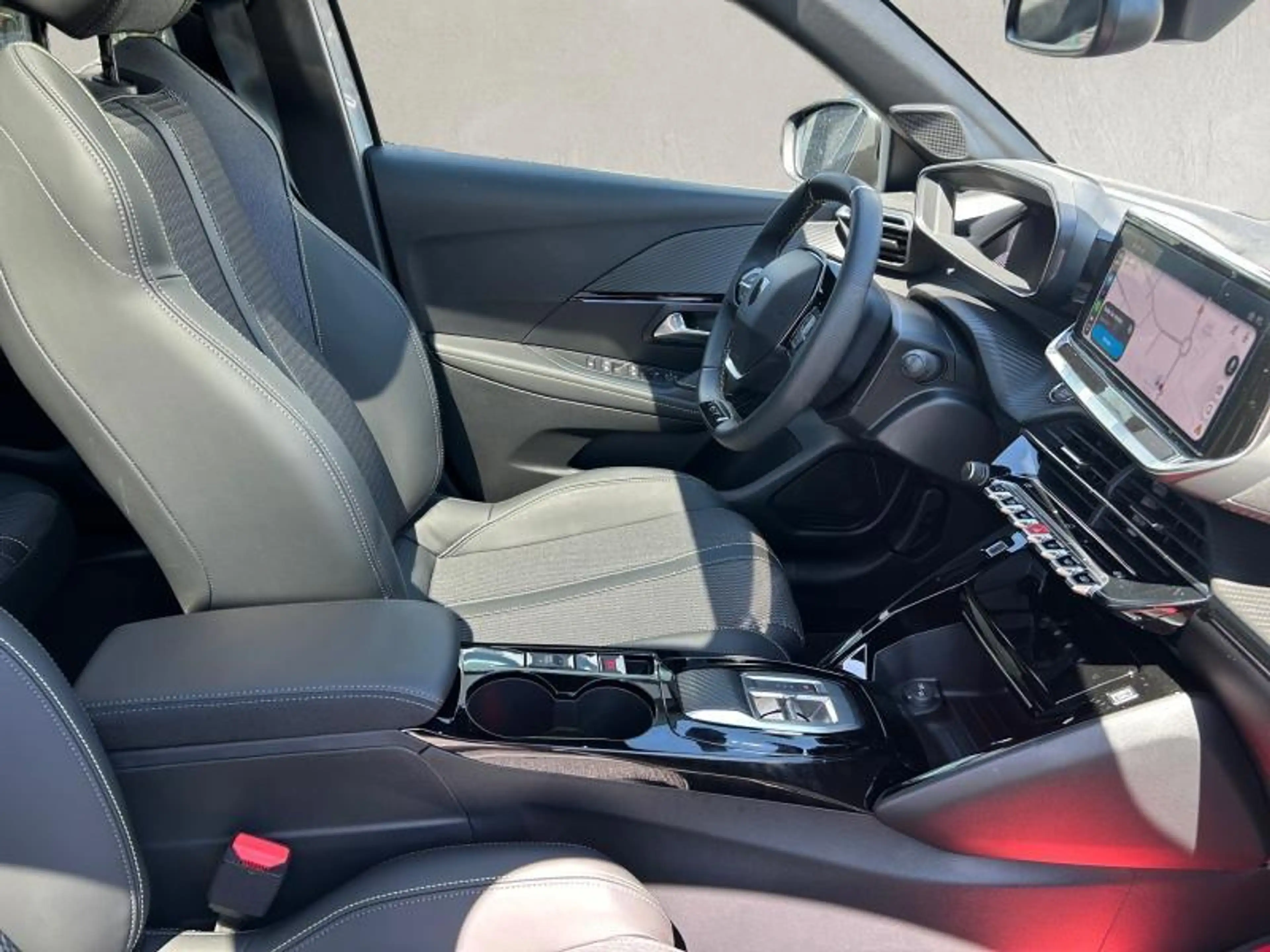 Peugeot 208 II & e- GT Line — photo 13