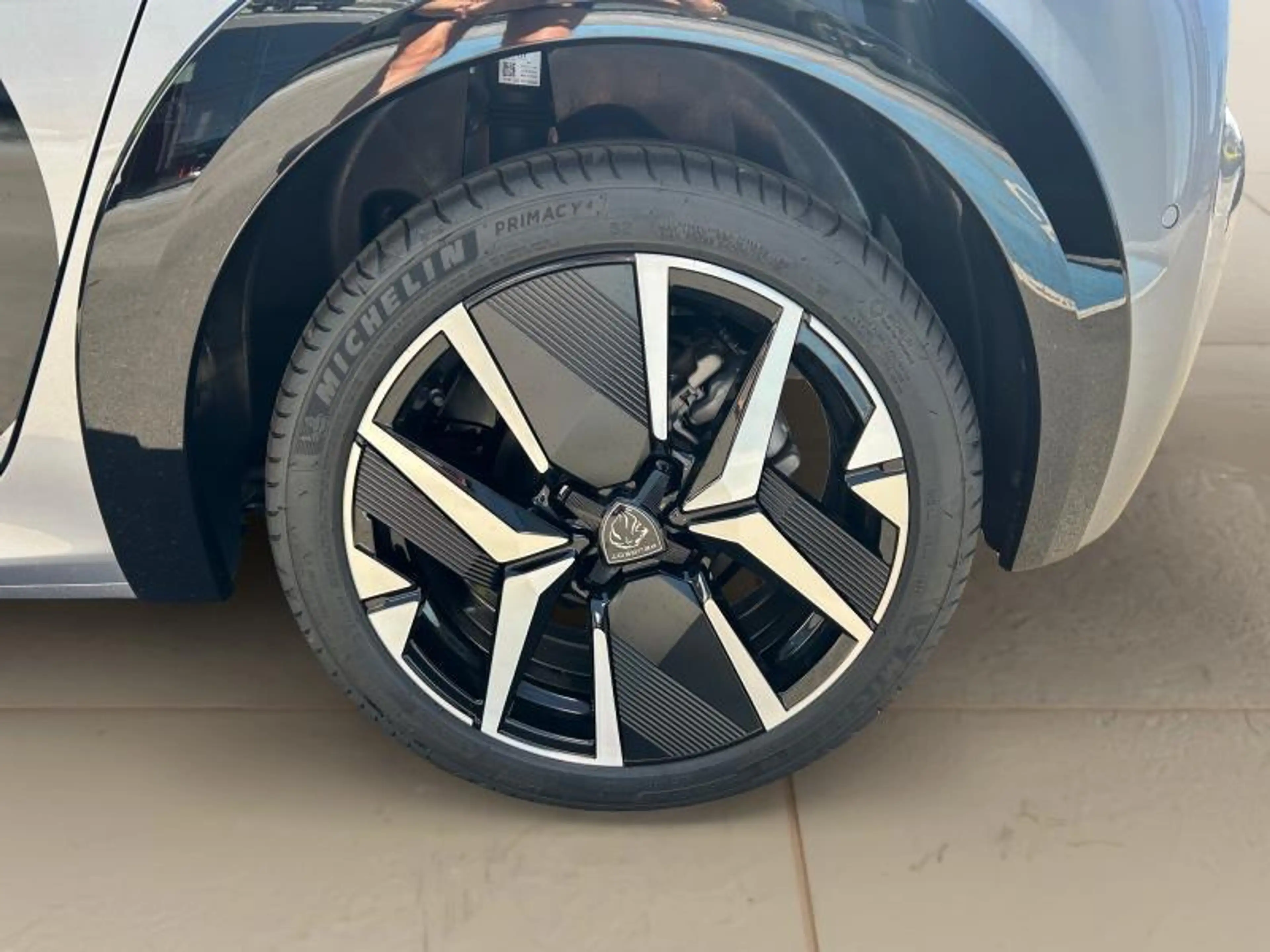 Peugeot 208 II & e- GT Line — photo 14