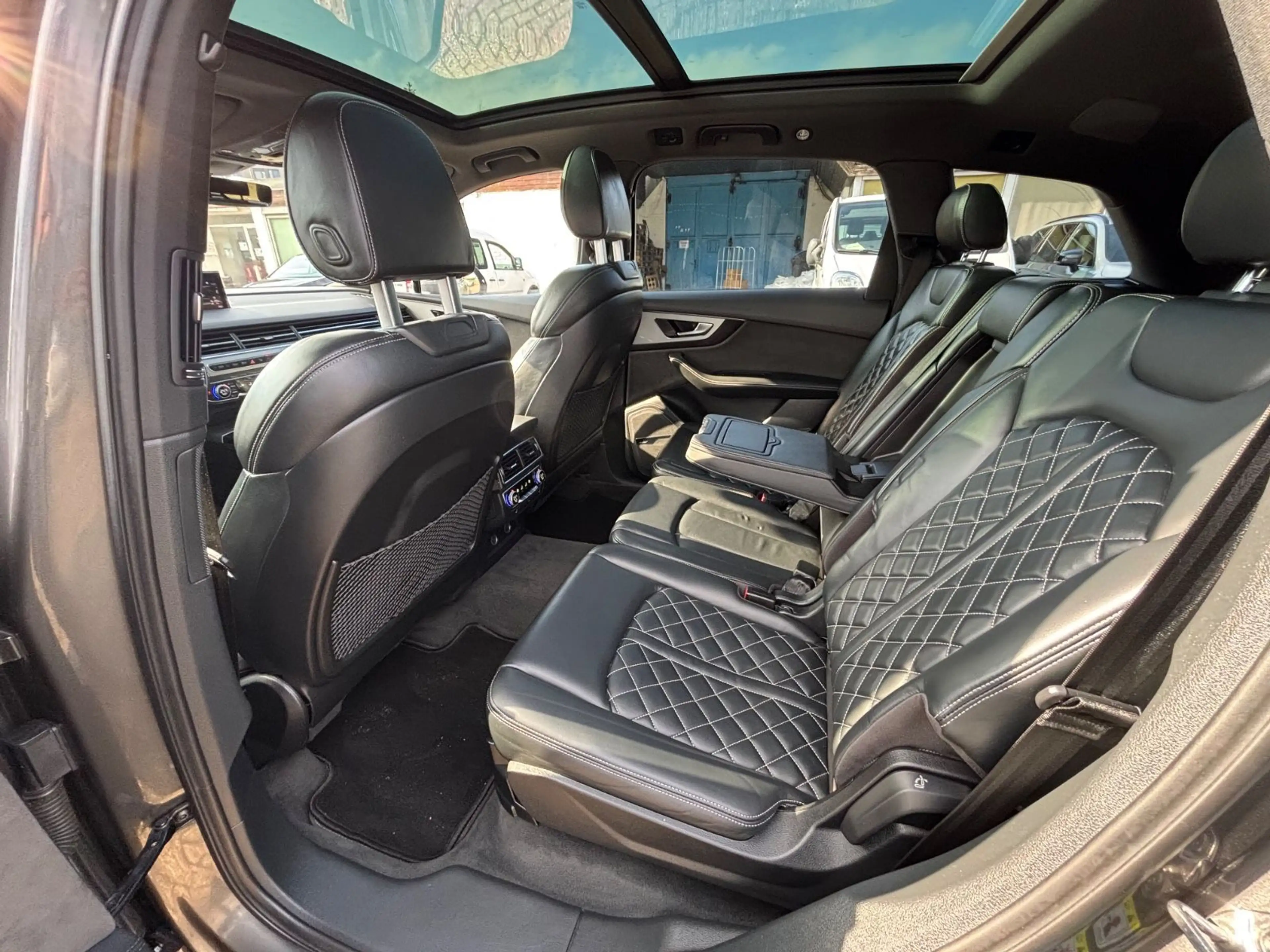 Audi SQ7 4.0 TDI quattro 7Sitzer Pano Matrix Virtual — photo 6