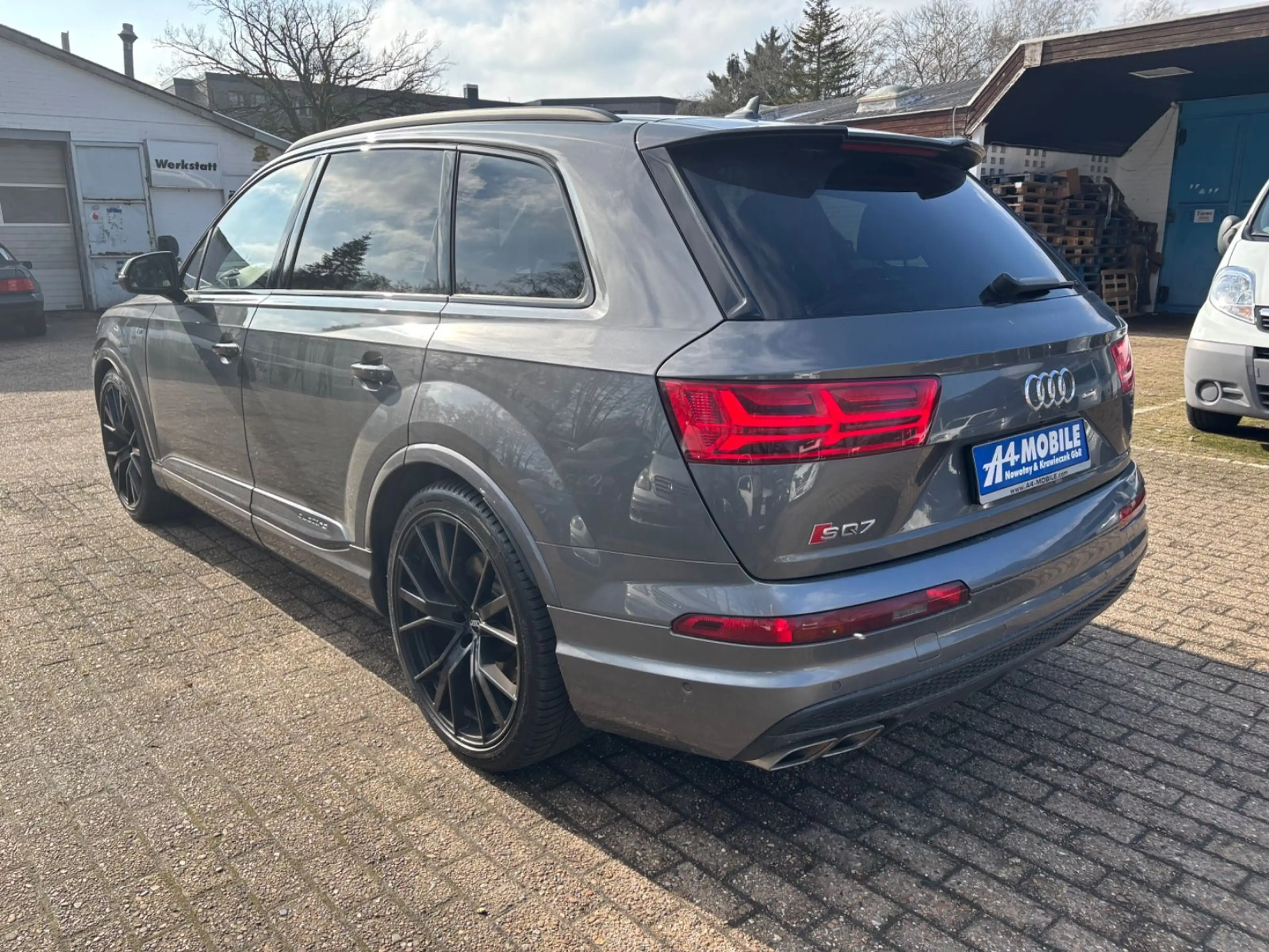 Audi SQ7 4.0 TDI quattro 7Sitzer Pano Matrix Virtual — photo 3