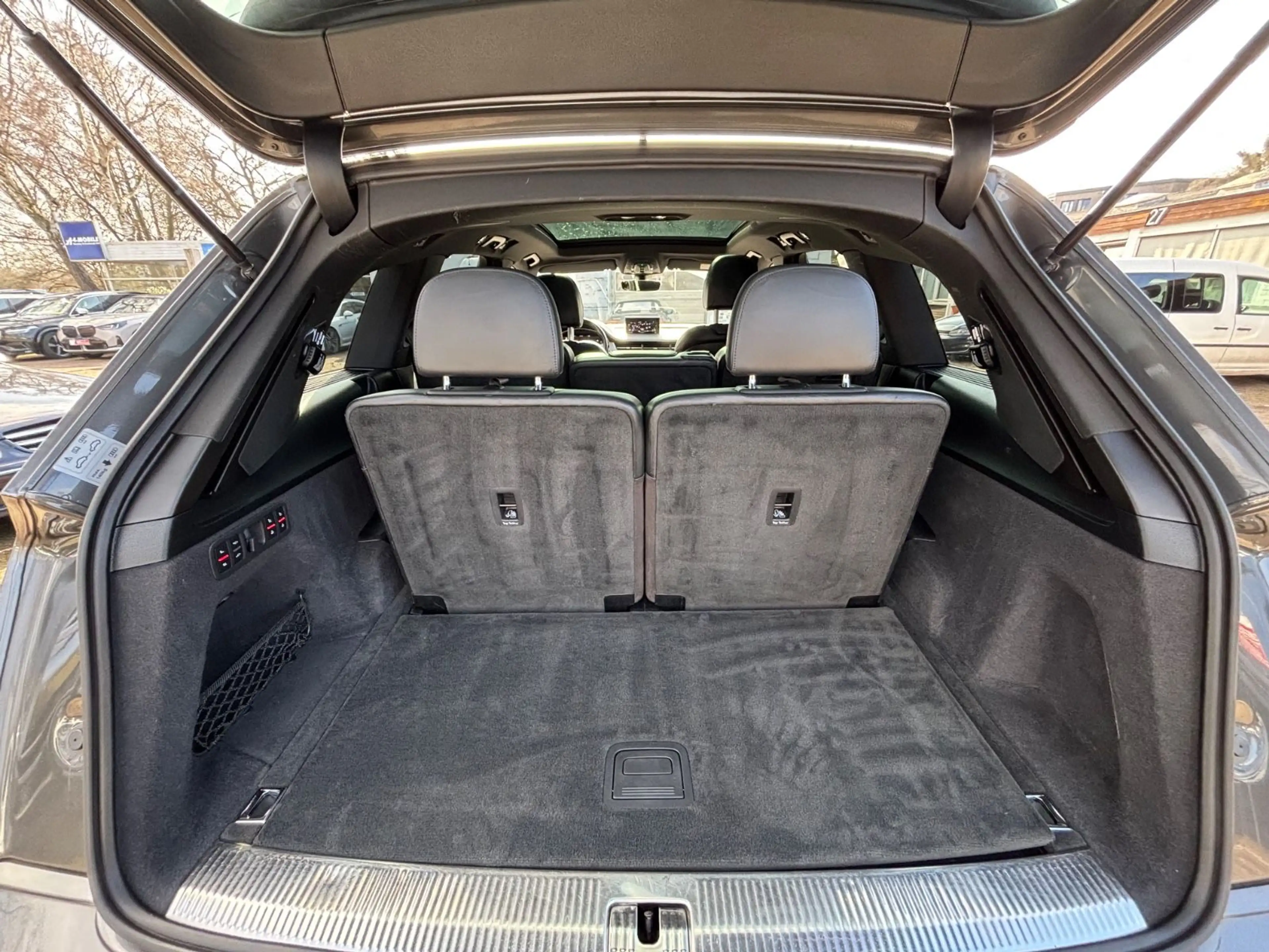 Audi SQ7 4.0 TDI quattro 7Sitzer Pano Matrix Virtual — photo 15