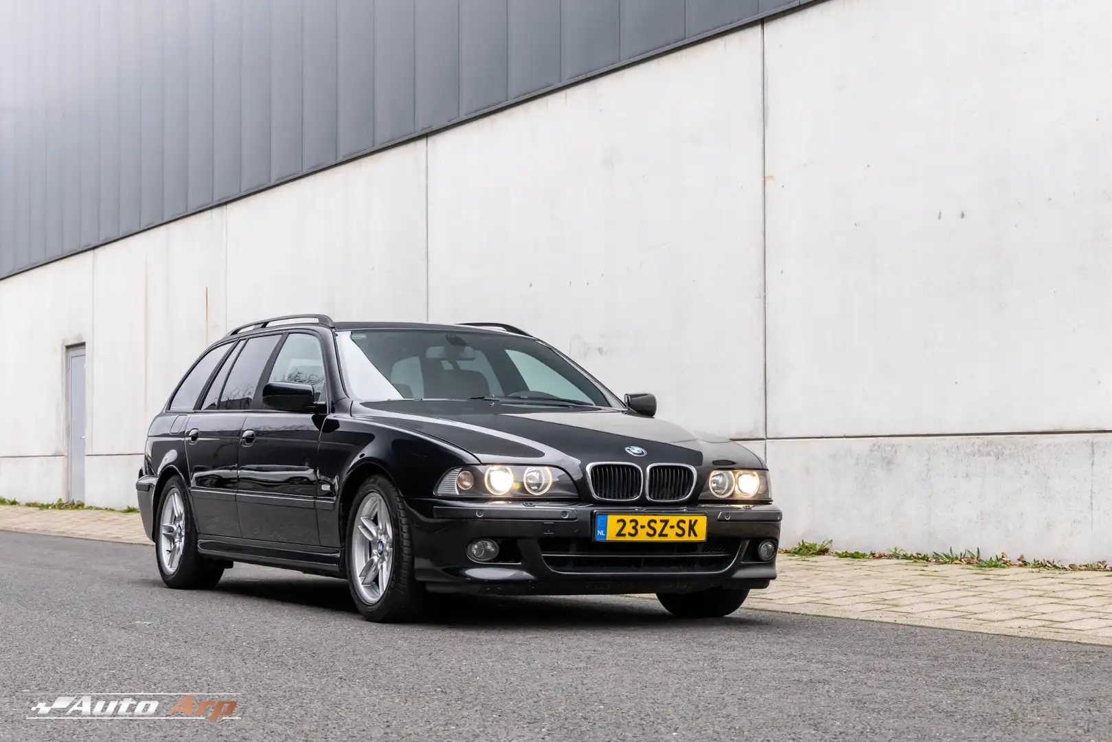 BMW 530 5-serie Touring 530i M-sport Schwarz - 1