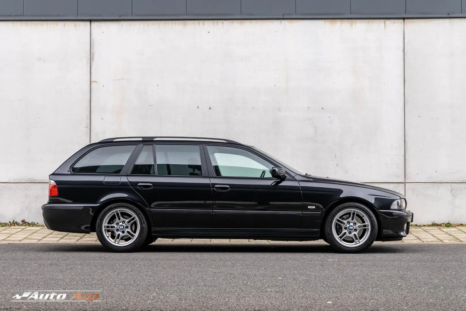 BMW 530 5-serie Touring 530i M-sport Schwarz - 2