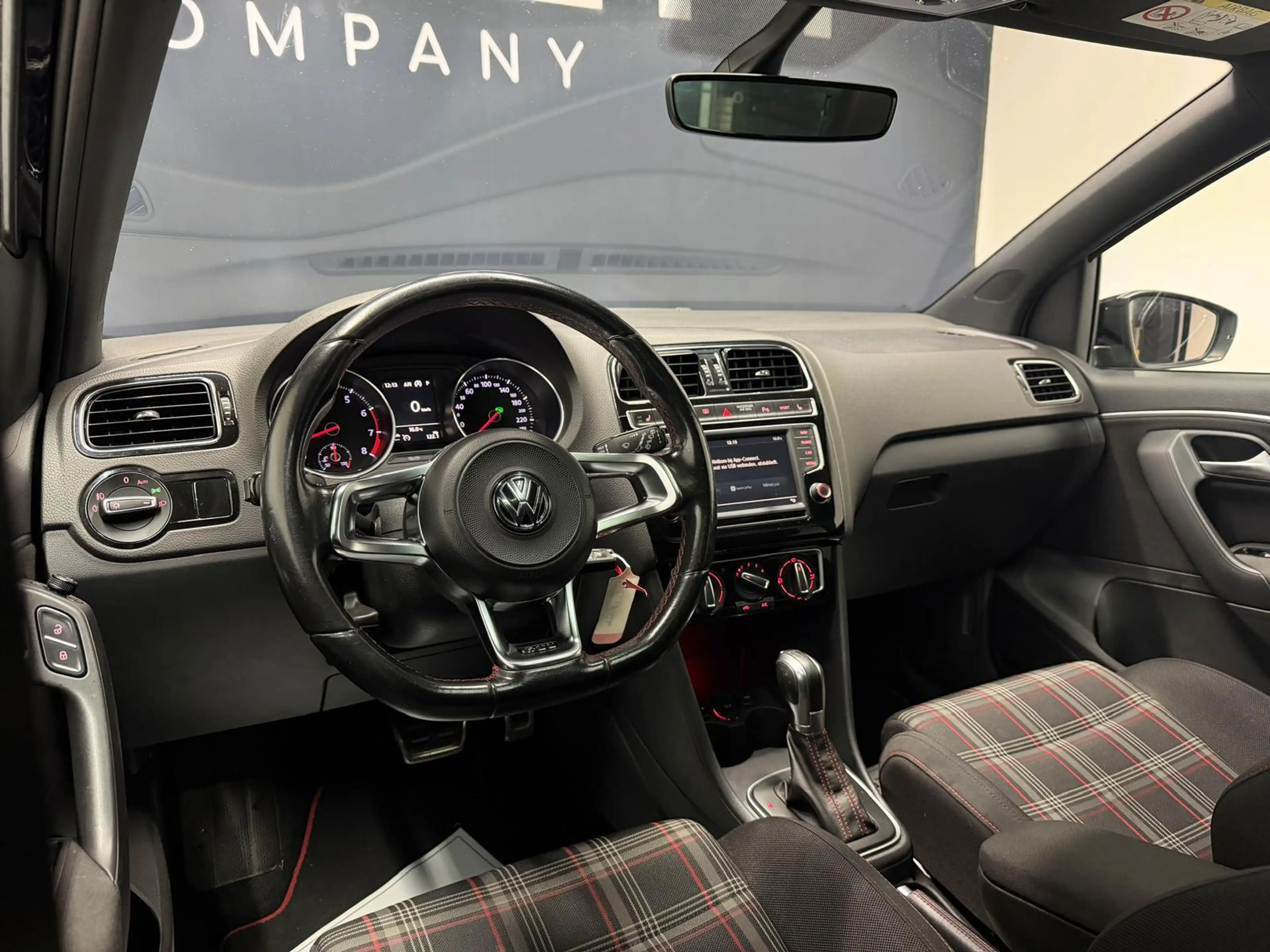 Volkswagen Polo GTI 1.8 TSI Pano LED Cruise CarPlay Navi — photo 7