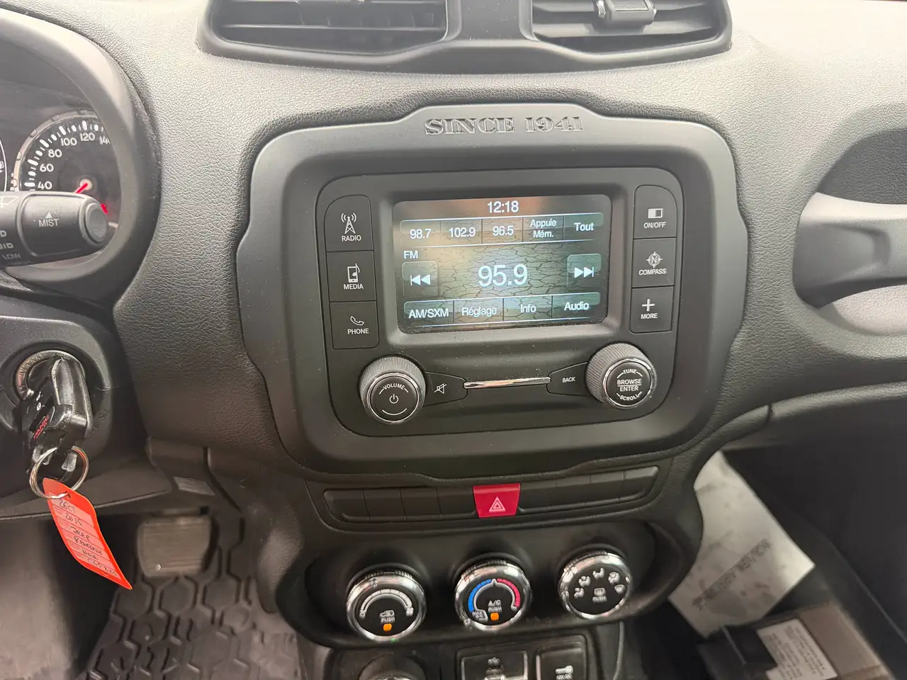 Jeep Renegade photo Jeep Renegade