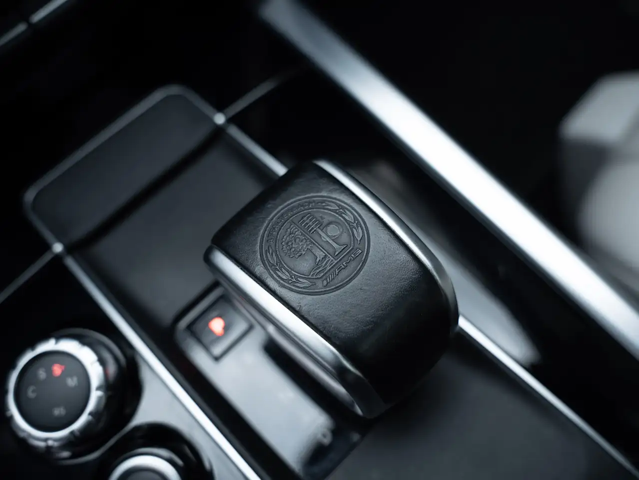 Mercedes-Benz E-Class снимка Mercedes-Benz E-Class