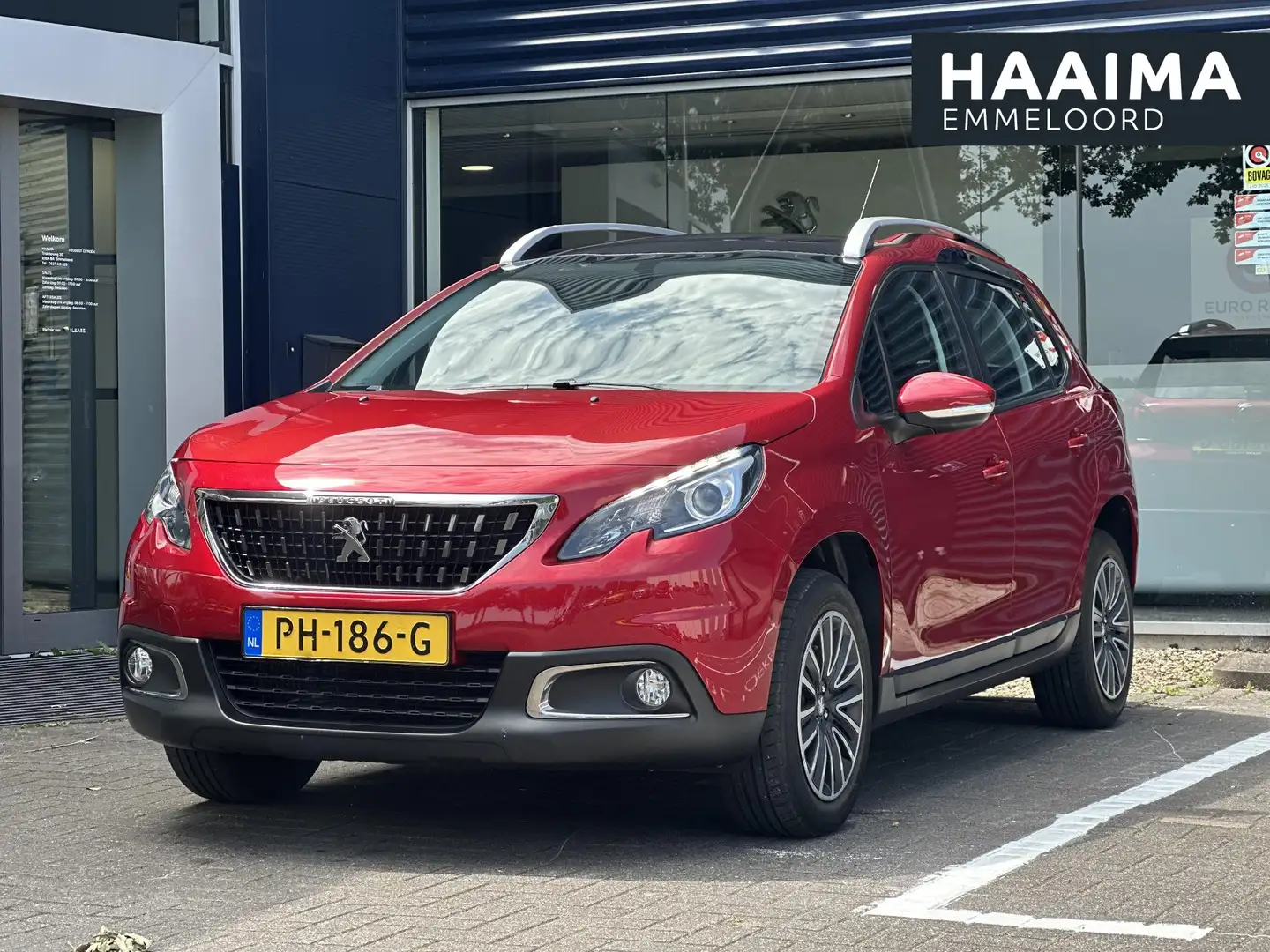Peugeot 2008 1.2 110pk Blue Lion | Trekhaak | Panorama dak | Ai Rood - 1