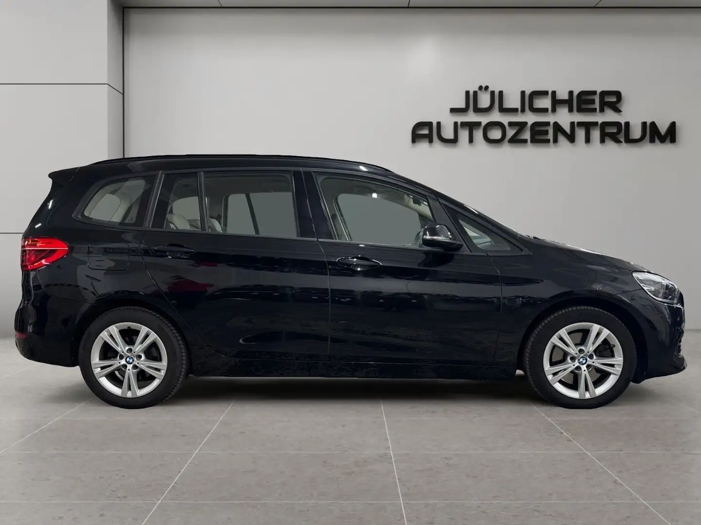 BMW 220 i Sport Line Aut., Unfallfrei Schwarz - 2