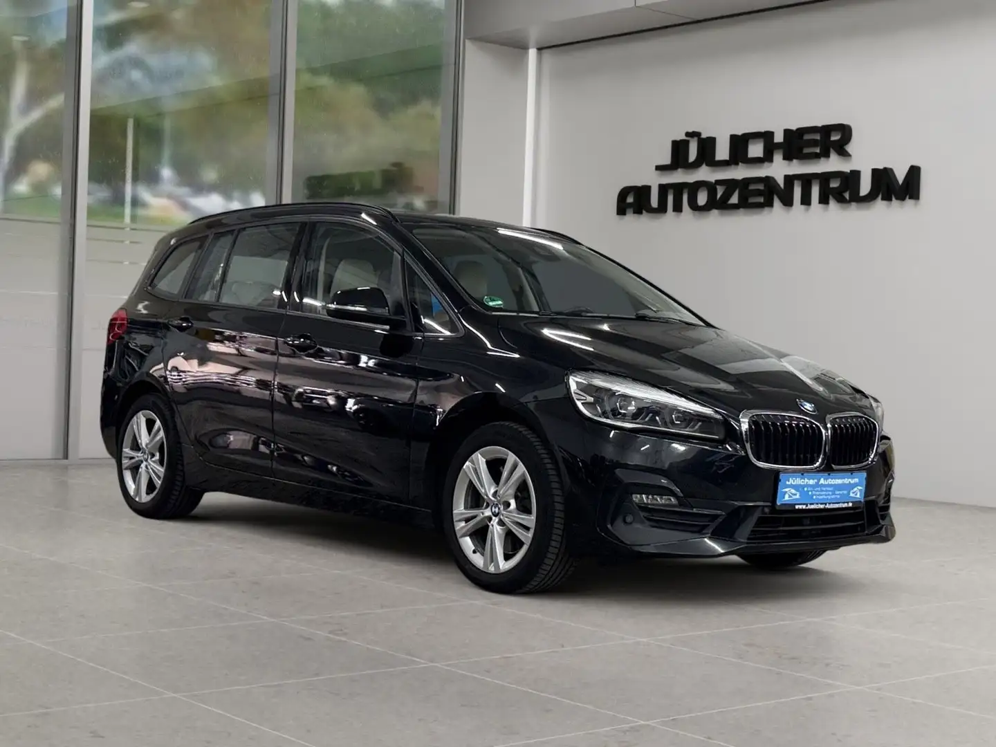 BMW 220 i Sport Line Aut., Unfallfrei Schwarz - 1