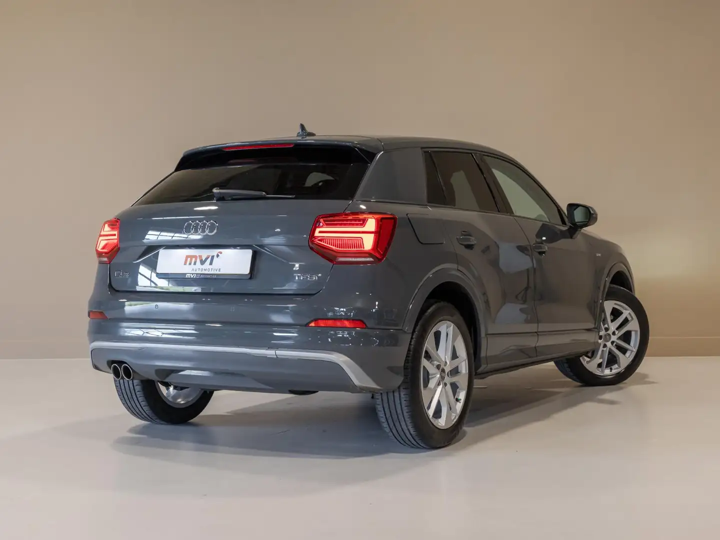 Audi Q2 1.4 TFSI CoD S-Line / 150pk / Stoelverwarming / Le Grijs - 2