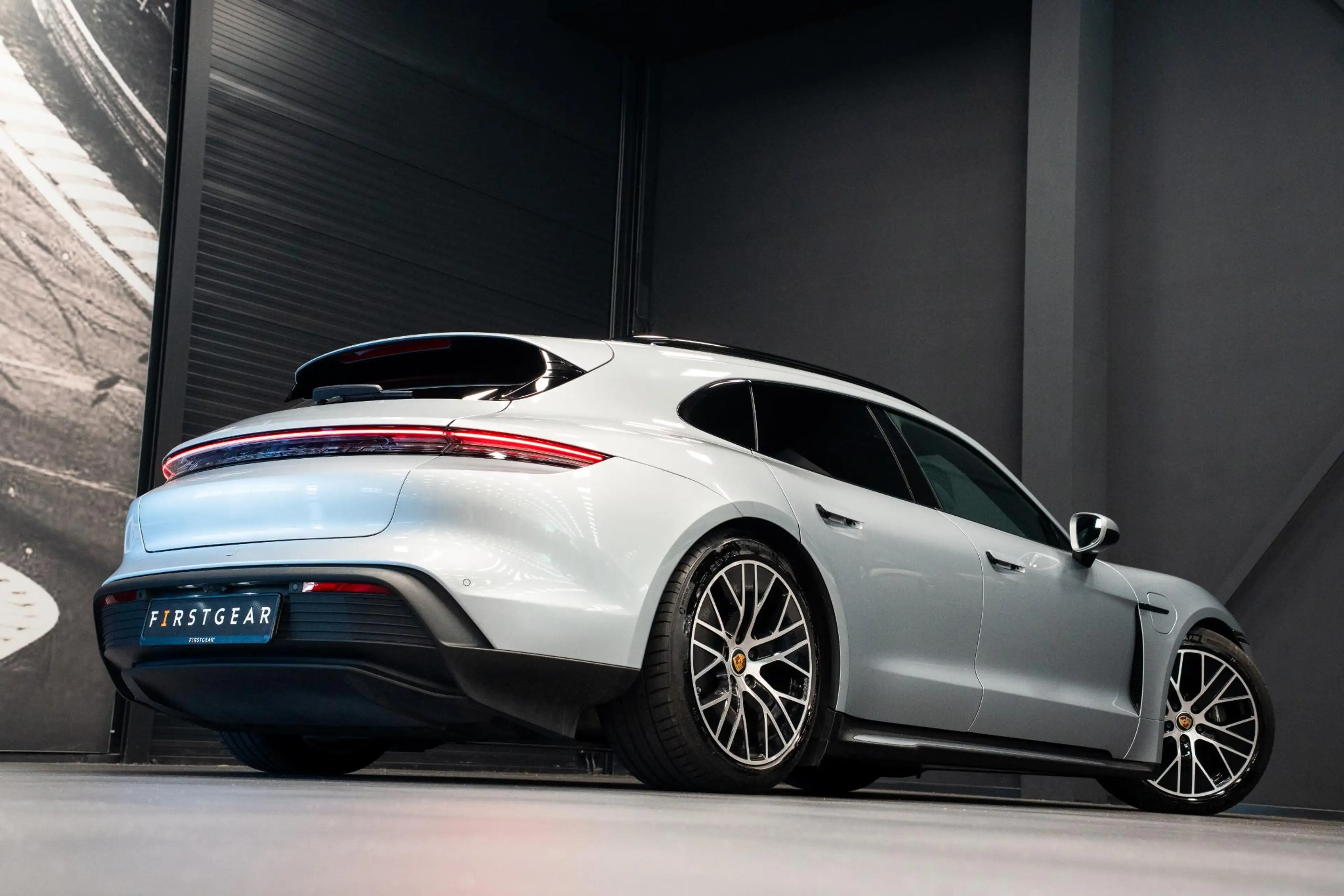 Porsche Taycan Sport Turismo 93 kWh *BOSE / Panorama / 18-wegs Sp — photo 6