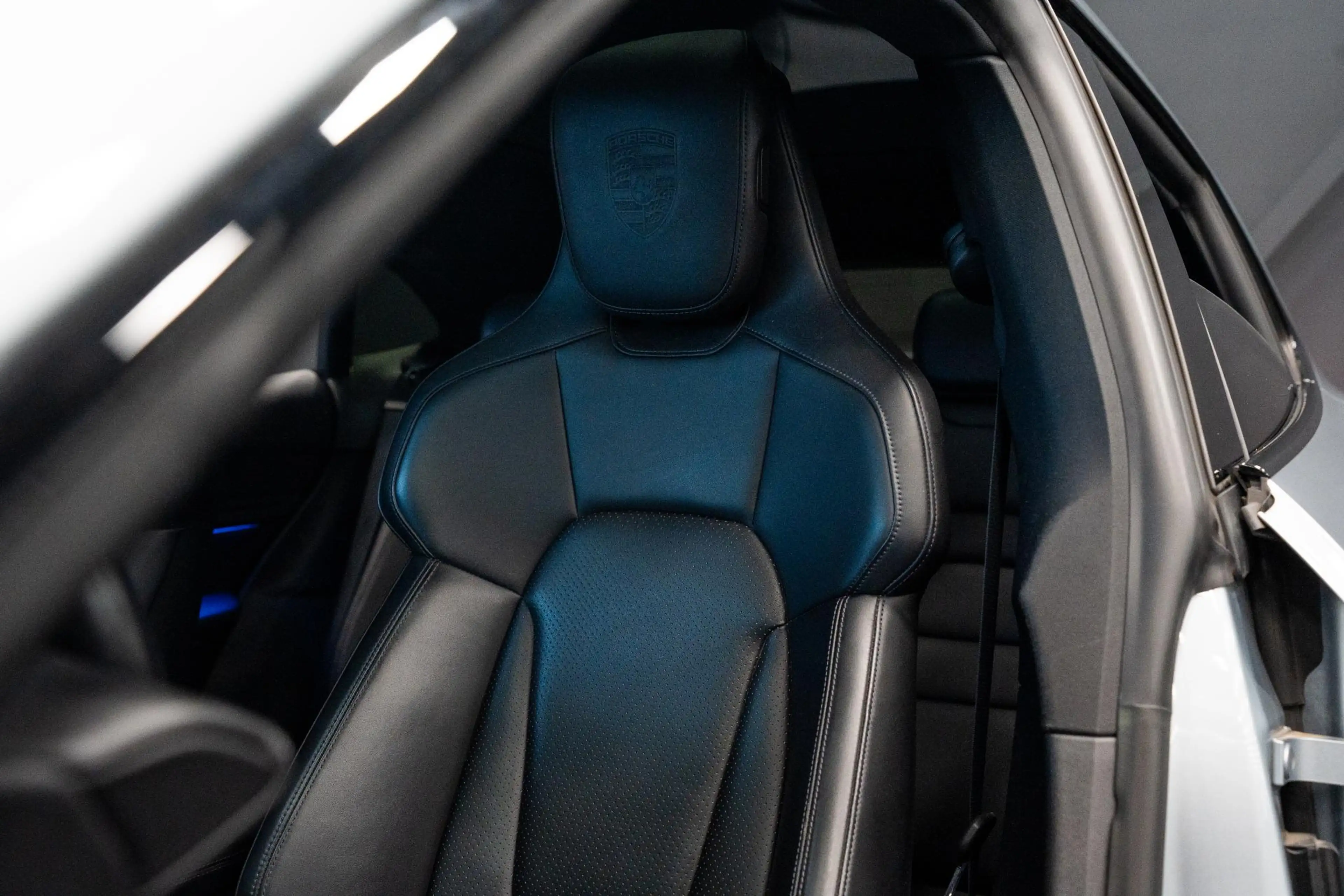 Porsche Taycan Sport Turismo 93 kWh *BOSE / Panorama / 18-wegs Sp — photo 3