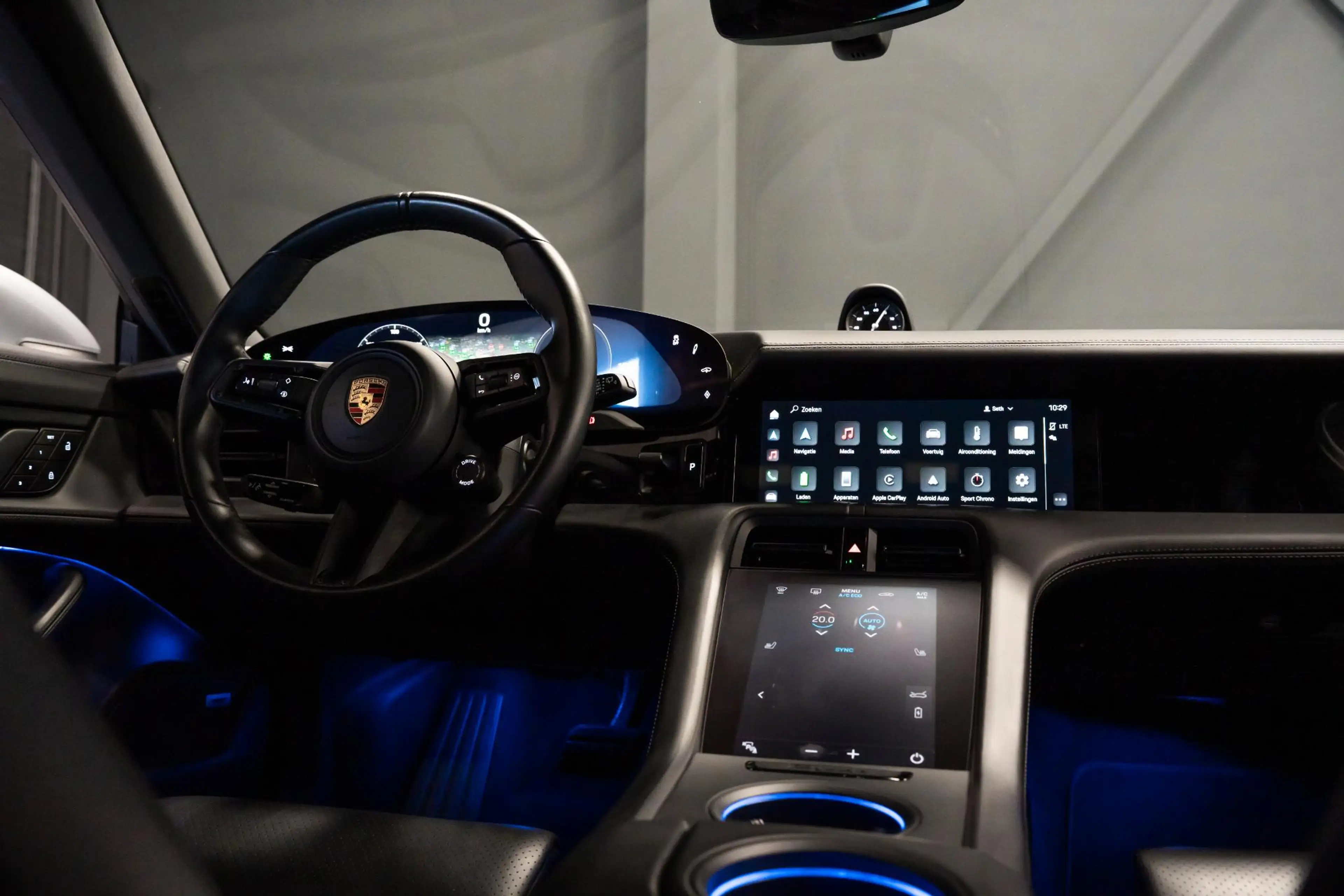 Porsche Taycan Sport Turismo 93 kWh *BOSE / Panorama / 18-wegs Sp — photo 7
