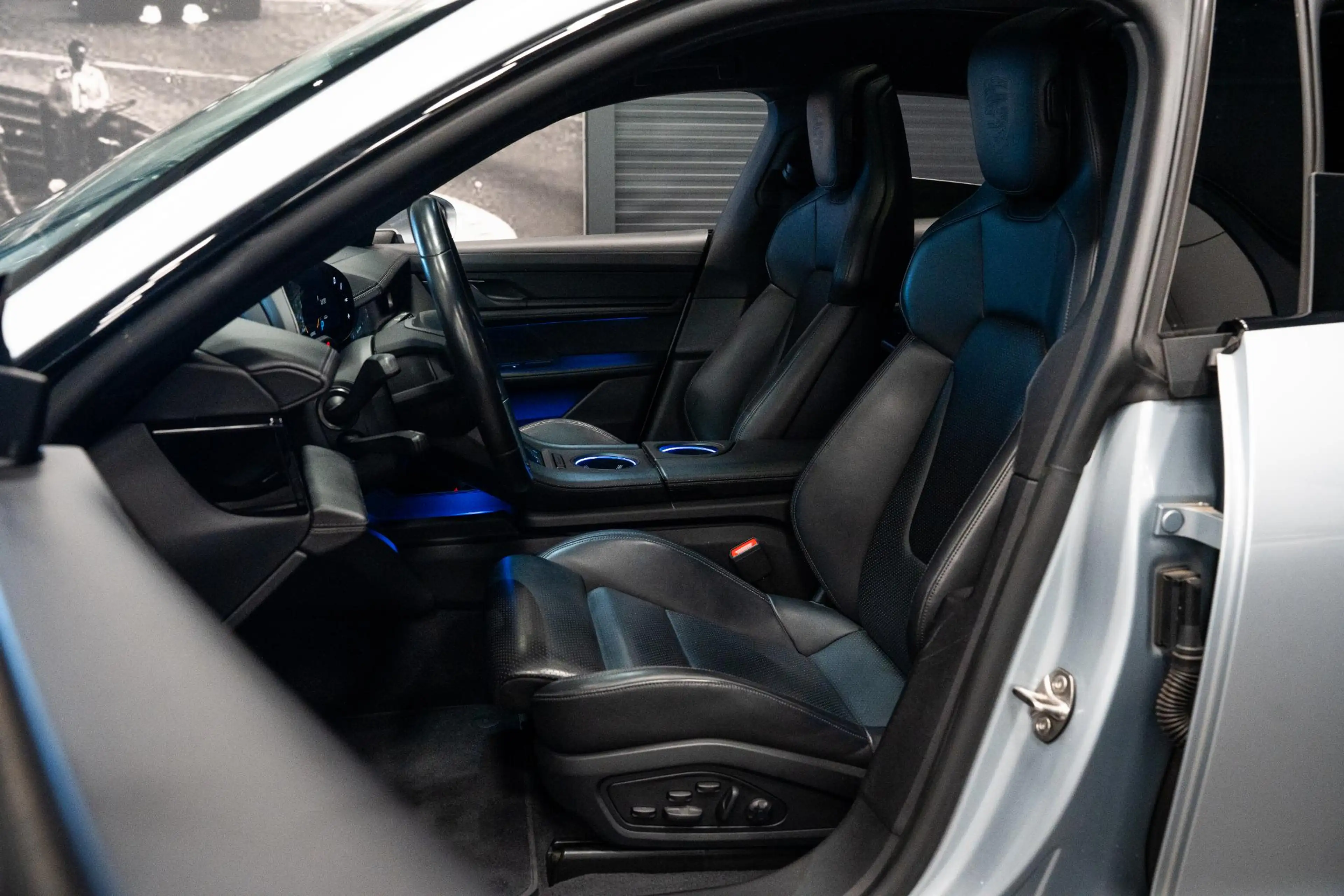 Porsche Taycan Sport Turismo 93 kWh *BOSE / Panorama / 18-wegs Sp — photo 5