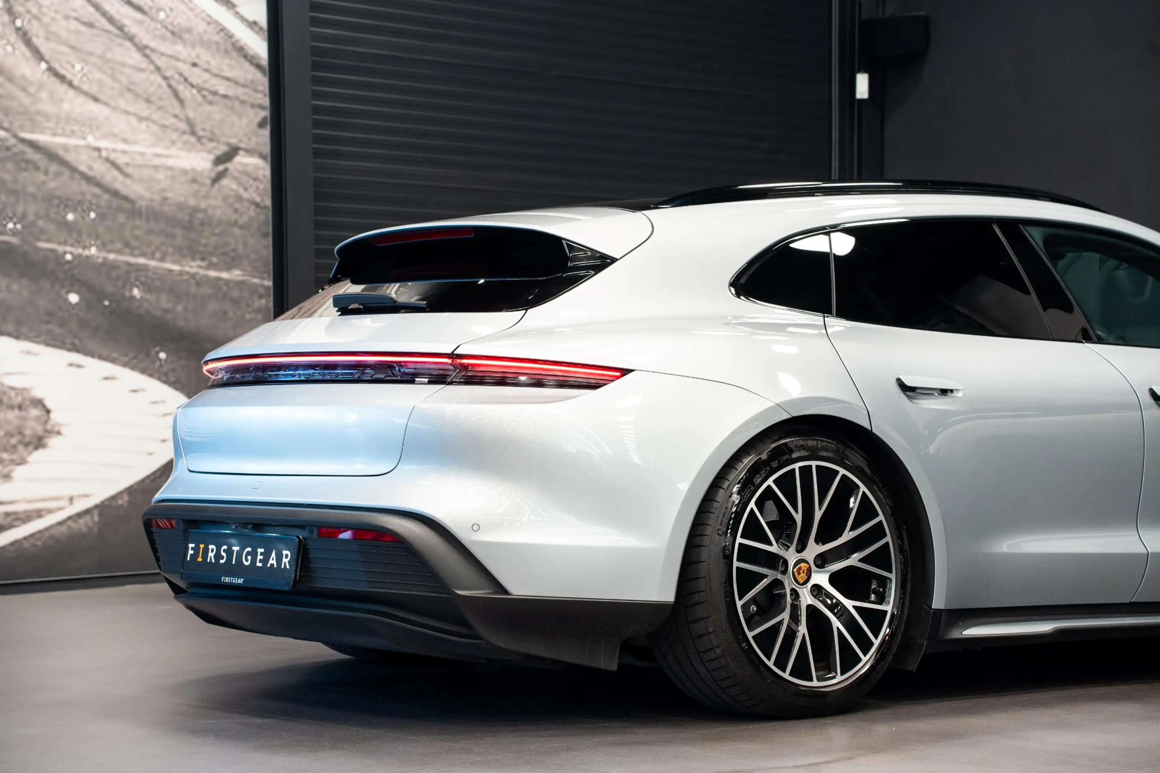 Porsche Taycan Sport Turismo 93 kWh *BOSE / Panorama / 18-wegs Sp — photo 31