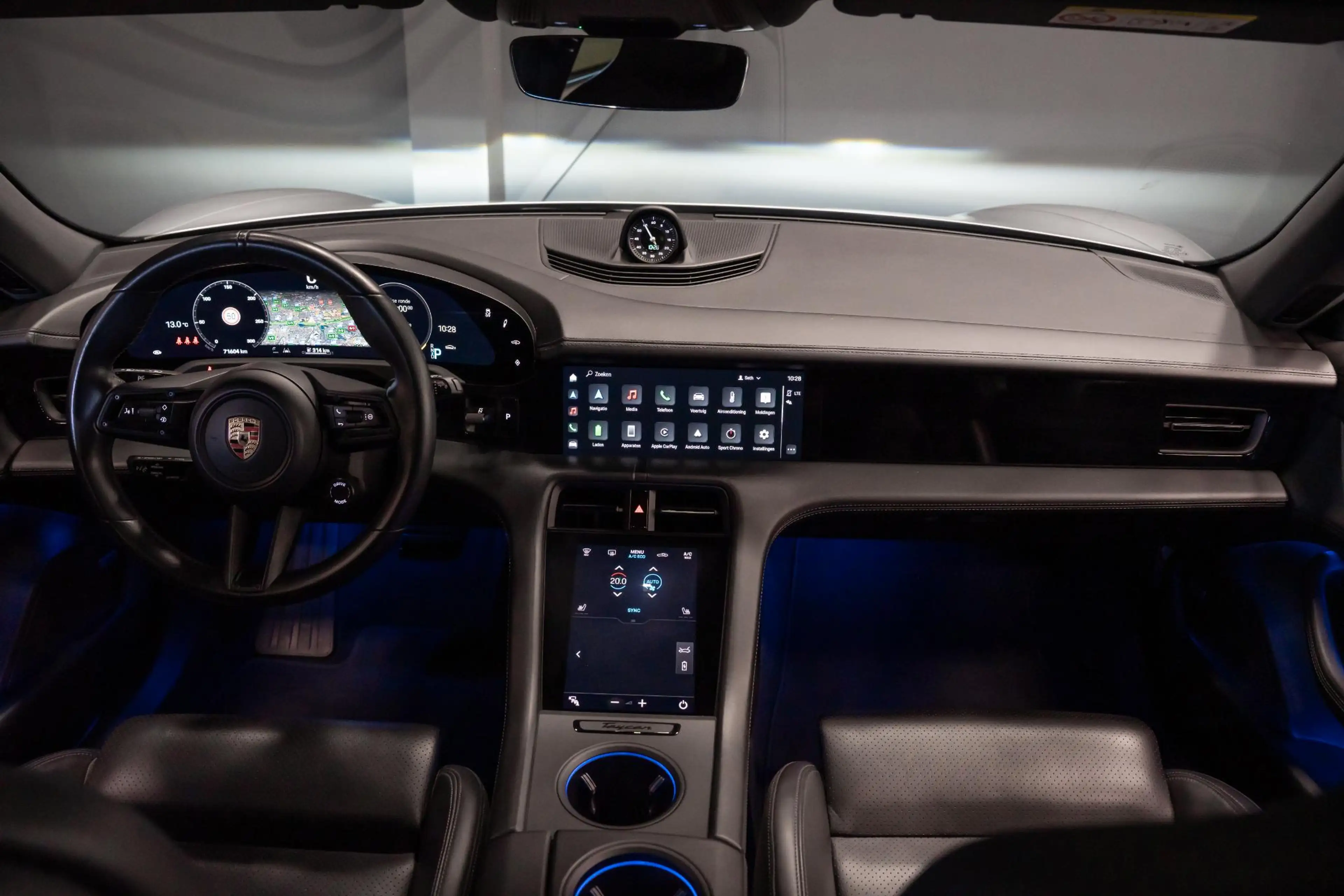 Porsche Taycan Sport Turismo 93 kWh *BOSE / Panorama / 18-wegs Sp — photo 46