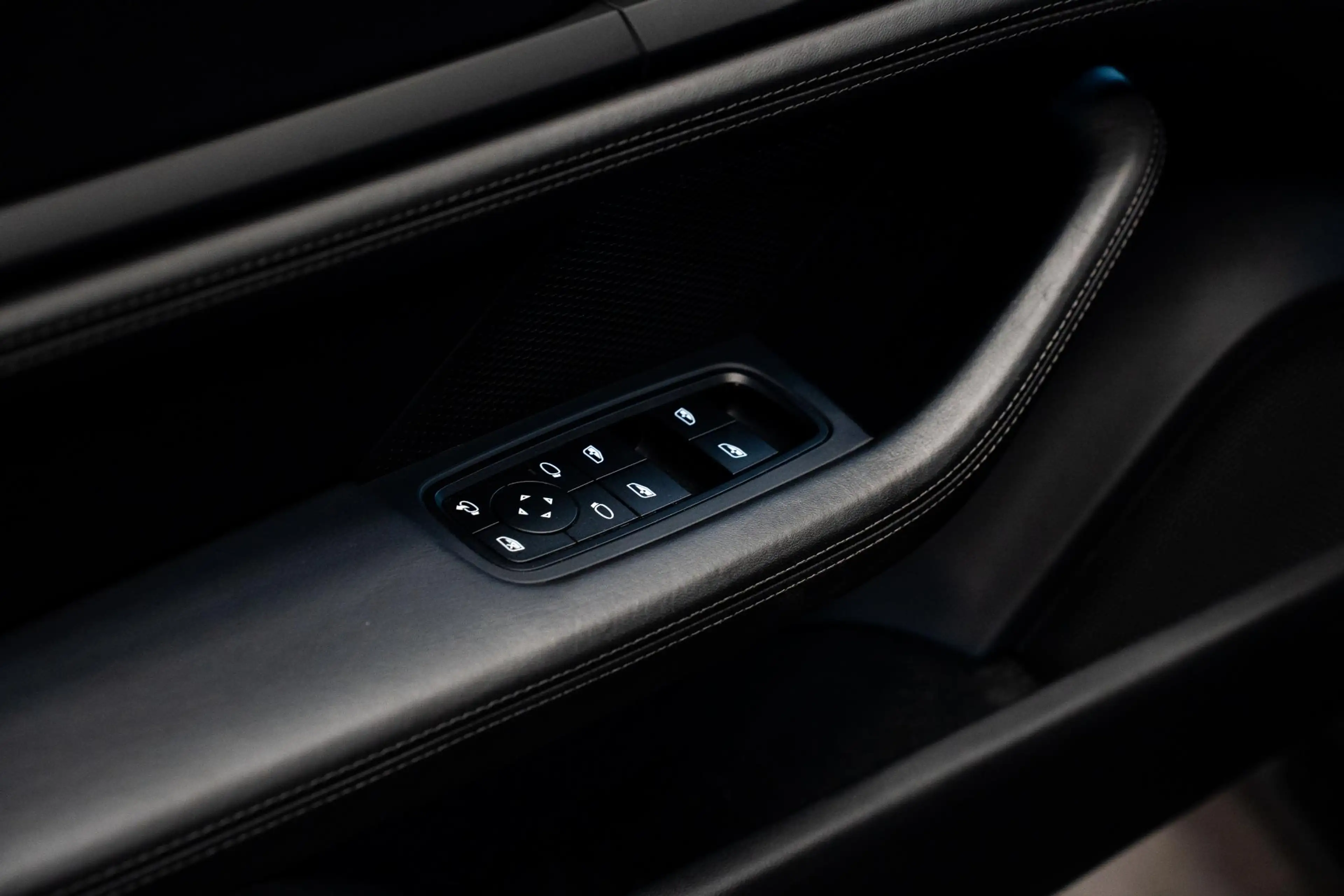Porsche Taycan Sport Turismo 93 kWh *BOSE / Panorama / 18-wegs Sp — photo 8